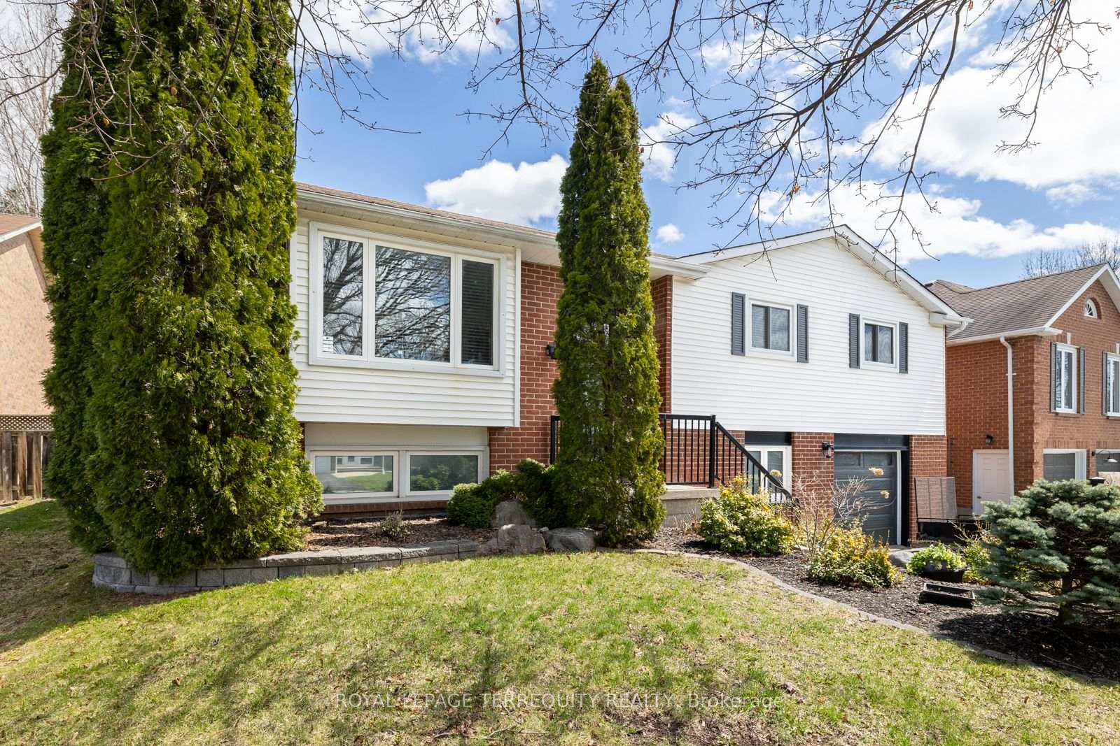 Photo 4 of 3 Vincent Court, Clarington, Newcastle — HOMEH