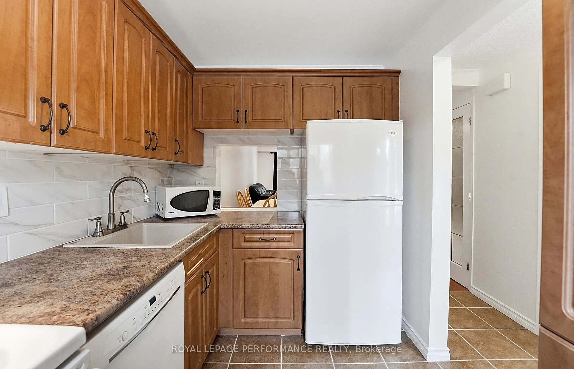 Photo 6 of 6442 Bilberry Drive, Ottawa, Orleans Wood — HOMEH