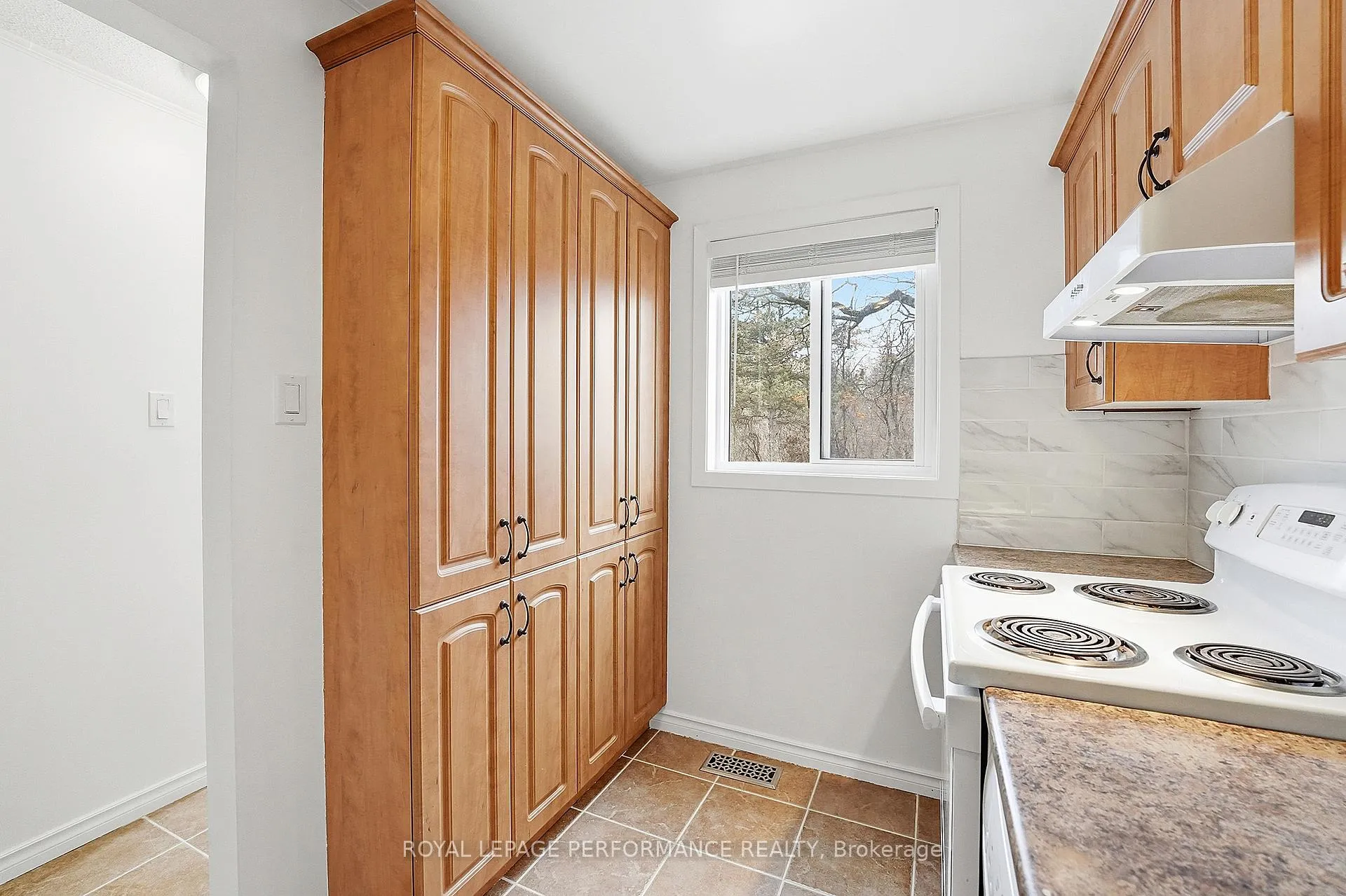 Photo 7 of 6442 Bilberry Drive, Ottawa, Orleans Wood — HOMEH