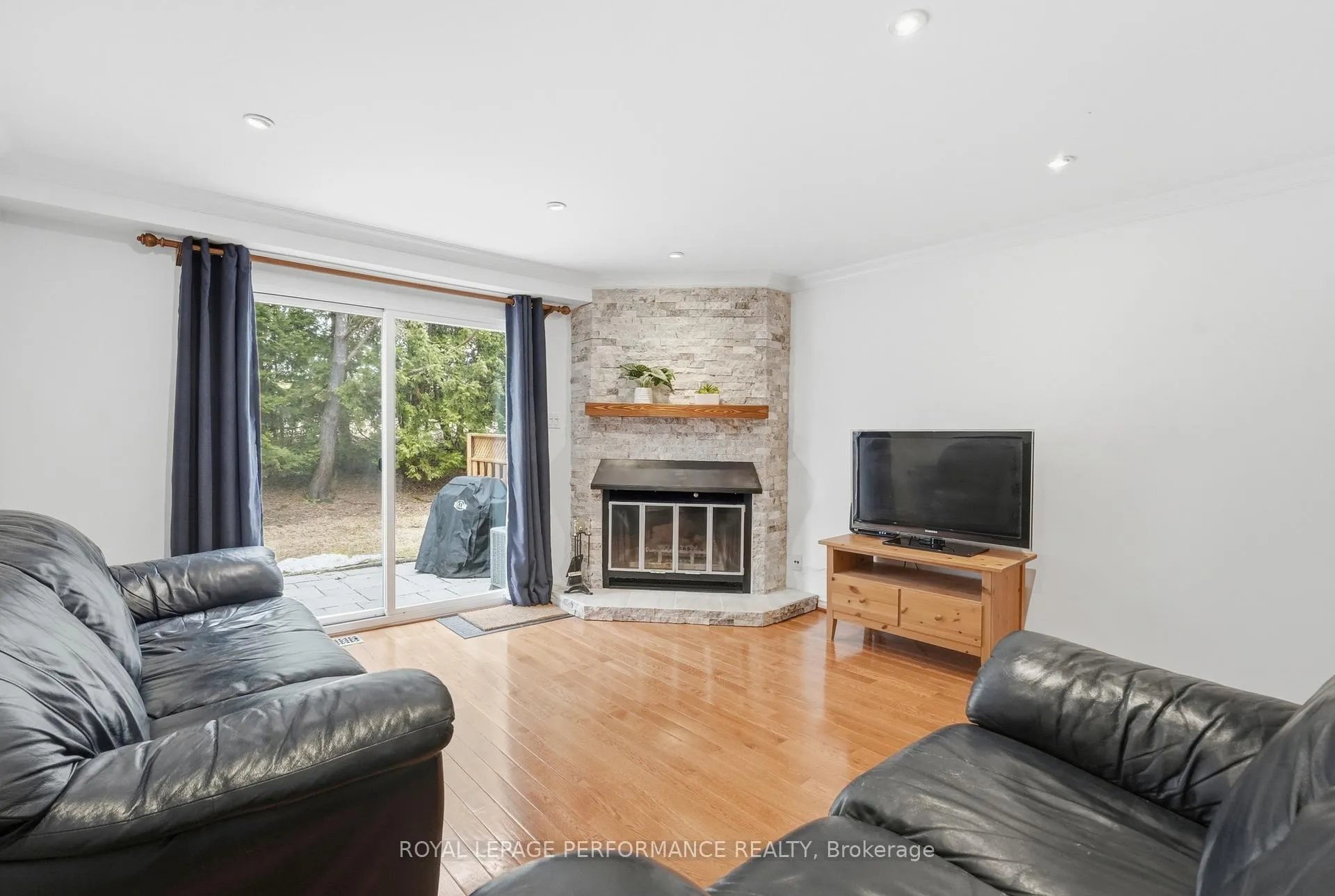 Photo 9 of 6442 Bilberry Drive, Ottawa, Orleans Wood — HOMEH