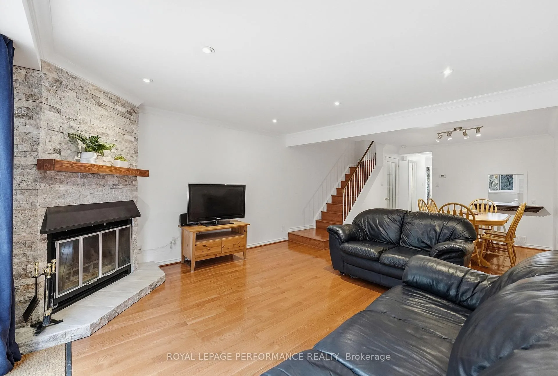 Photo 10 of 6442 Bilberry Drive, Ottawa, Orleans Wood — HOMEH
