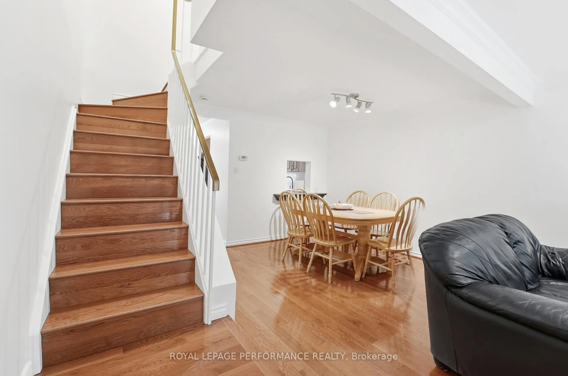 Photo 13 of 6442 Bilberry Drive, Ottawa, Orleans Wood — HOMEH