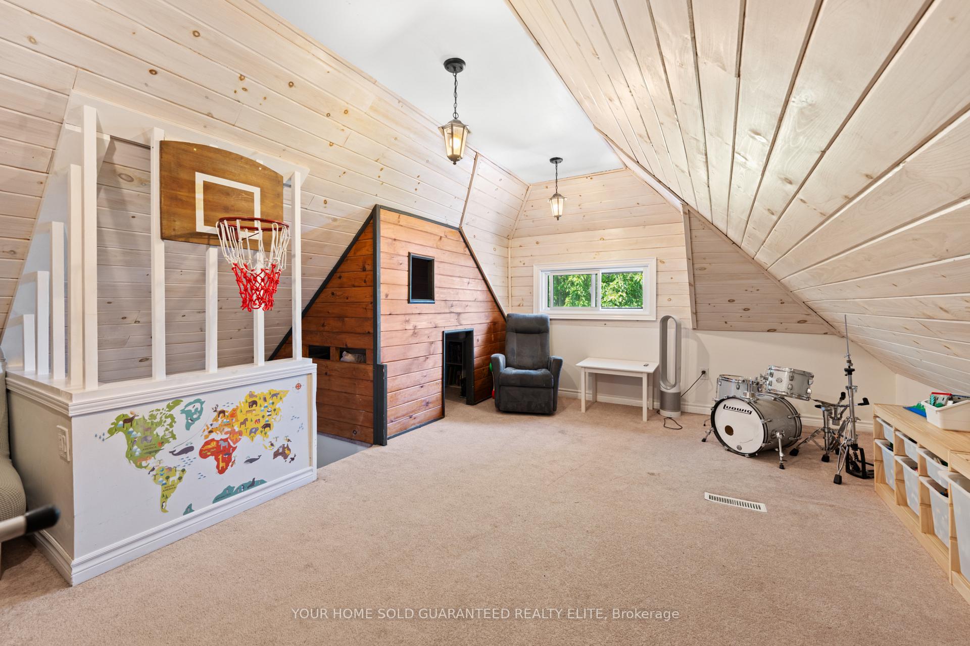 Photo 12 of 209 Rothsay Avenue, Hamilton, Delta — HOMEH
