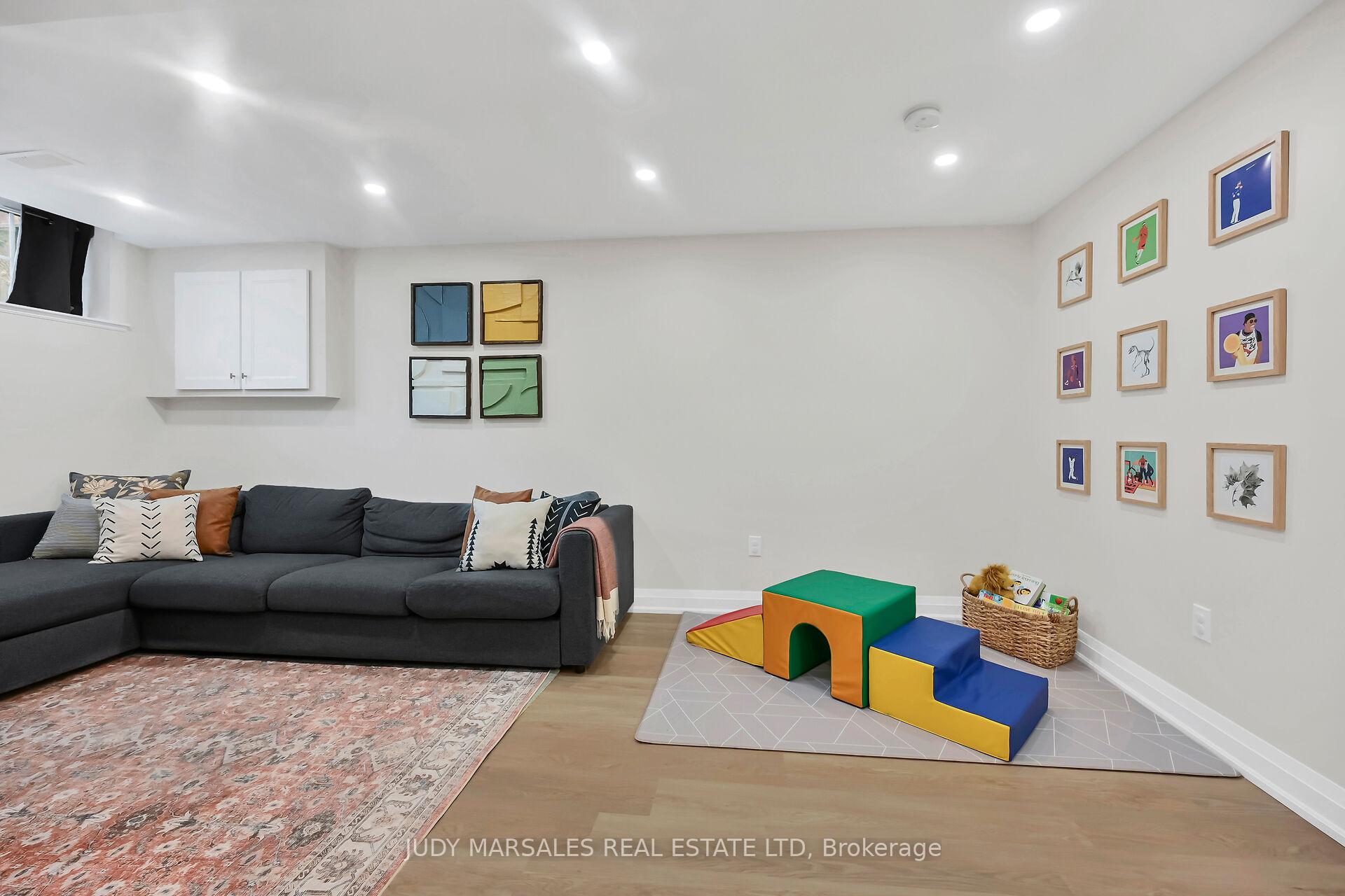 Photo 8 of 67 Erie Avenue, Hamilton, Stinson — HOMEH