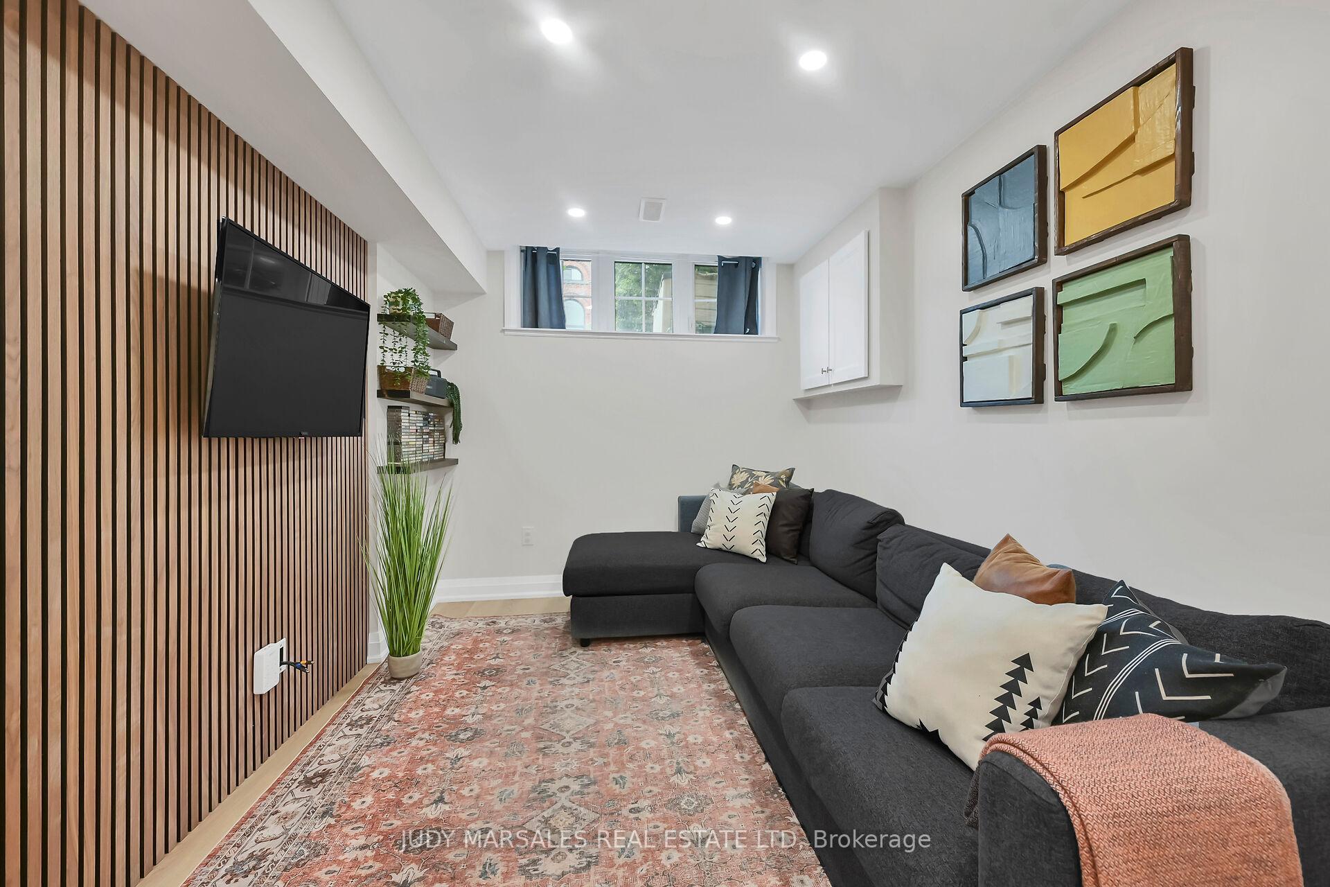 Photo 12 of 67 Erie Avenue, Hamilton, Stinson — HOMEH