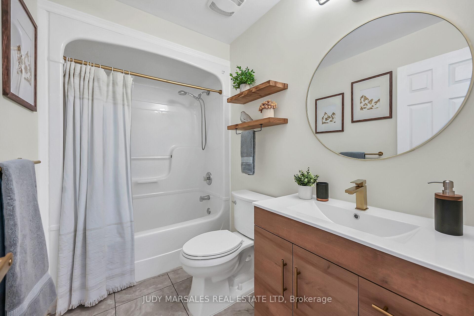 Photo 14 of 67 Erie Avenue, Hamilton, Stinson — HOMEH