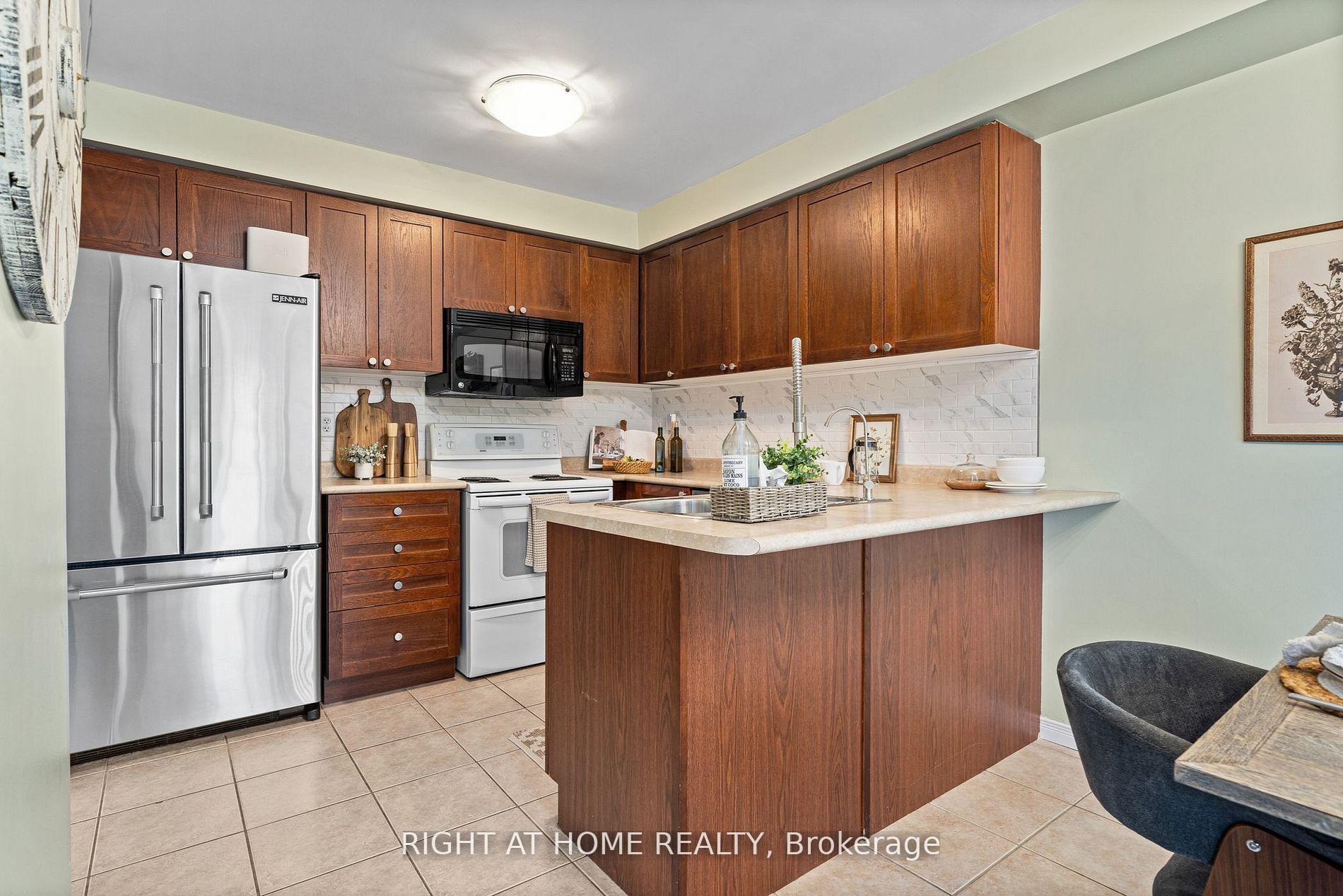 Photo 17 of 14 Dodds Square, Clarington, Bowmanville — HOMEH