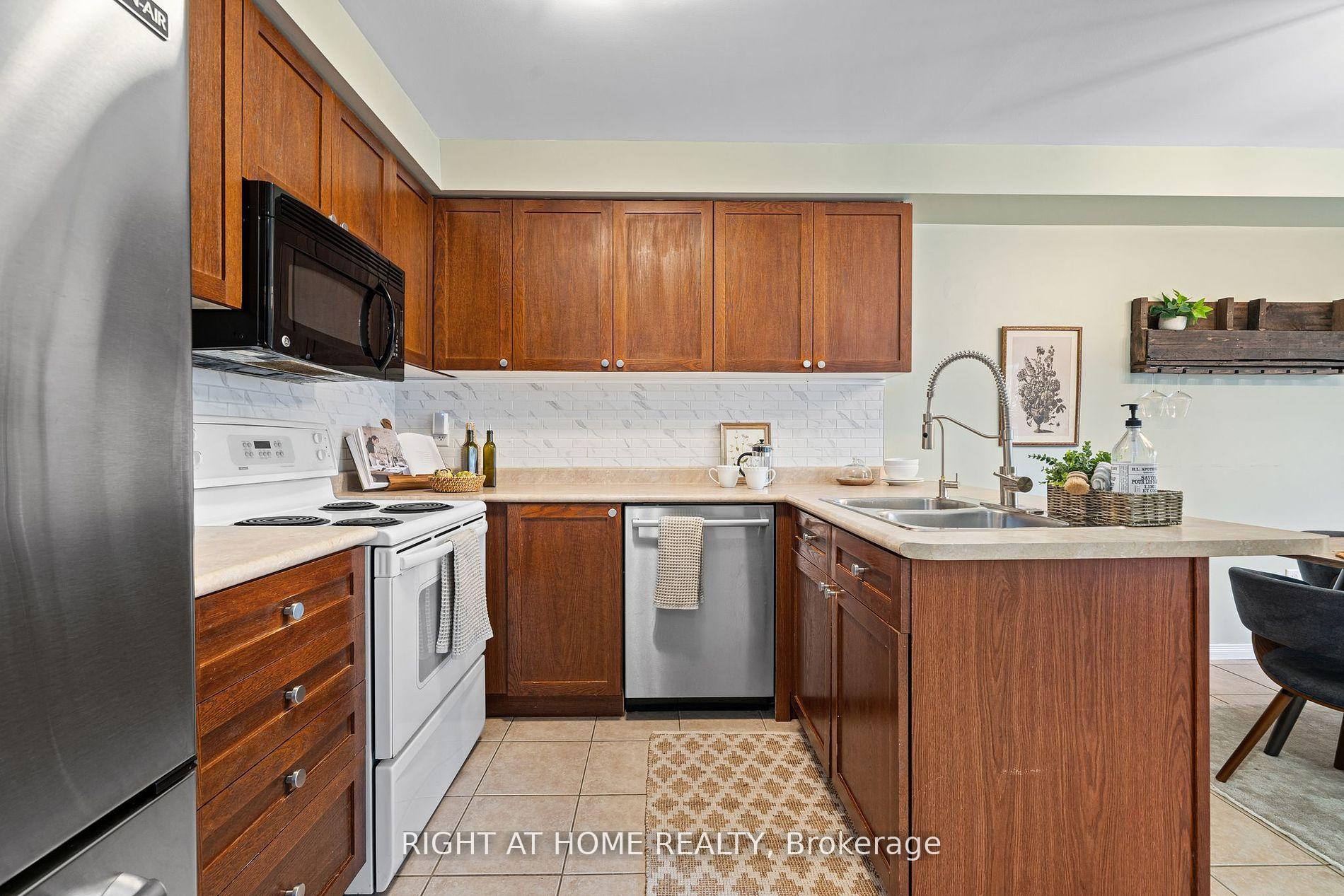 Photo 18 of 14 Dodds Square, Clarington, Bowmanville — HOMEH