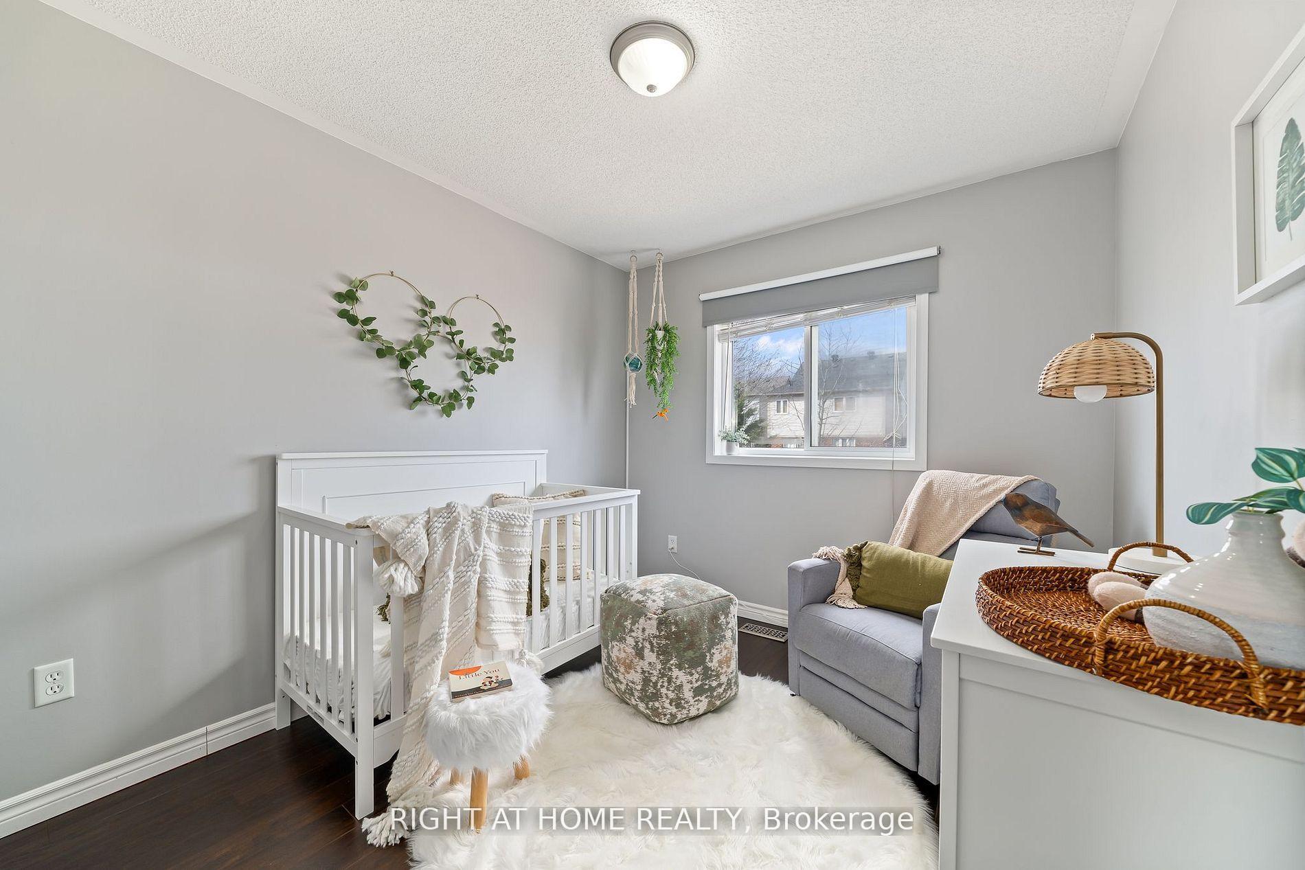 Photo 25 of 14 Dodds Square, Clarington, Bowmanville — HOMEH