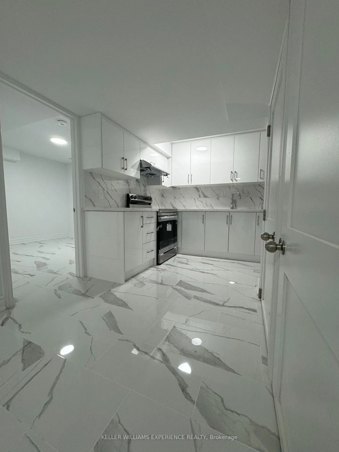 Photo 3 of Unit Lower, 29 Paddington Grove, Barrie, Holly — HOMEH