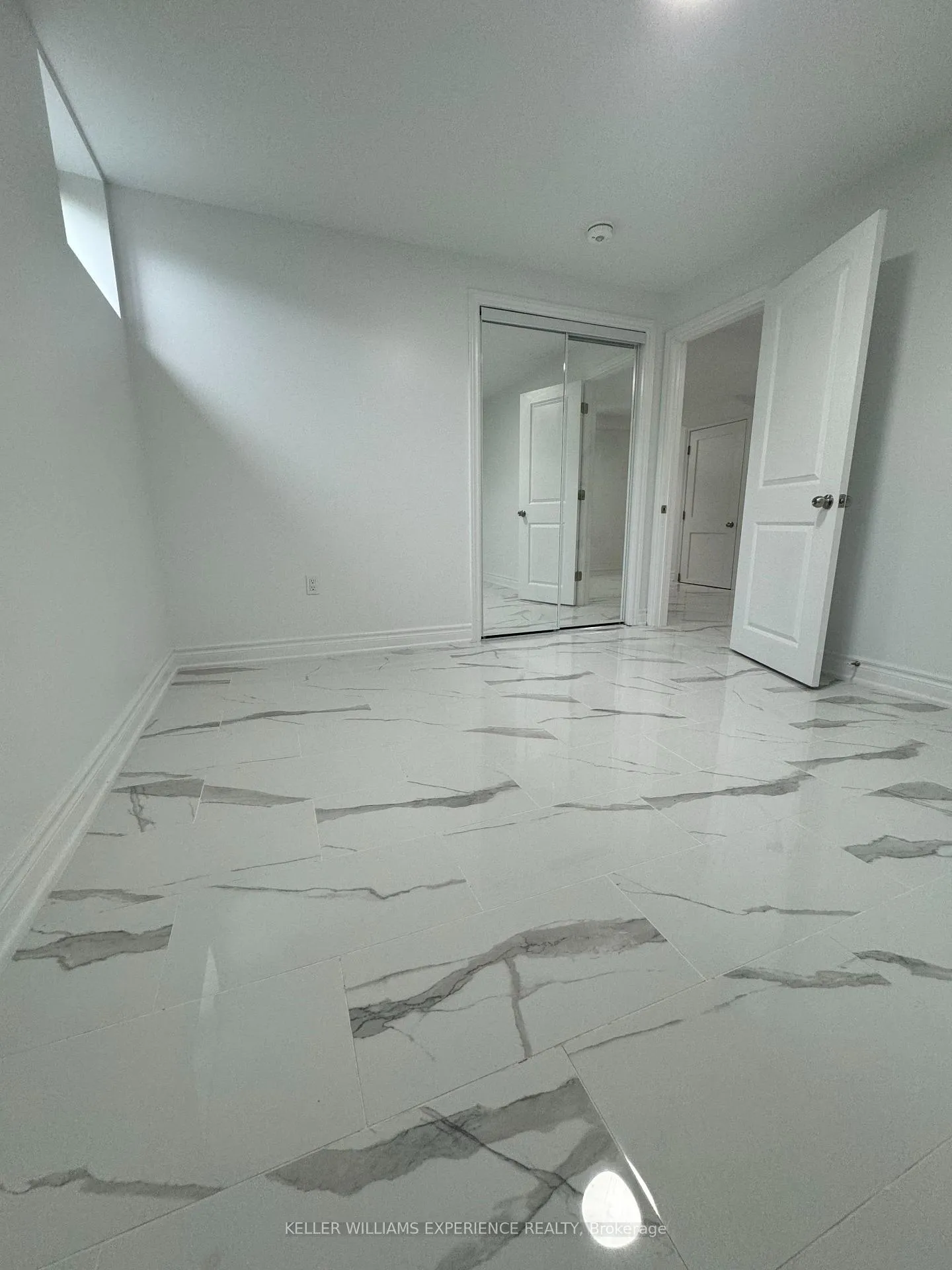 Photo 10 of Unit Lower, 29 Paddington Grove, Barrie, Holly — HOMEH