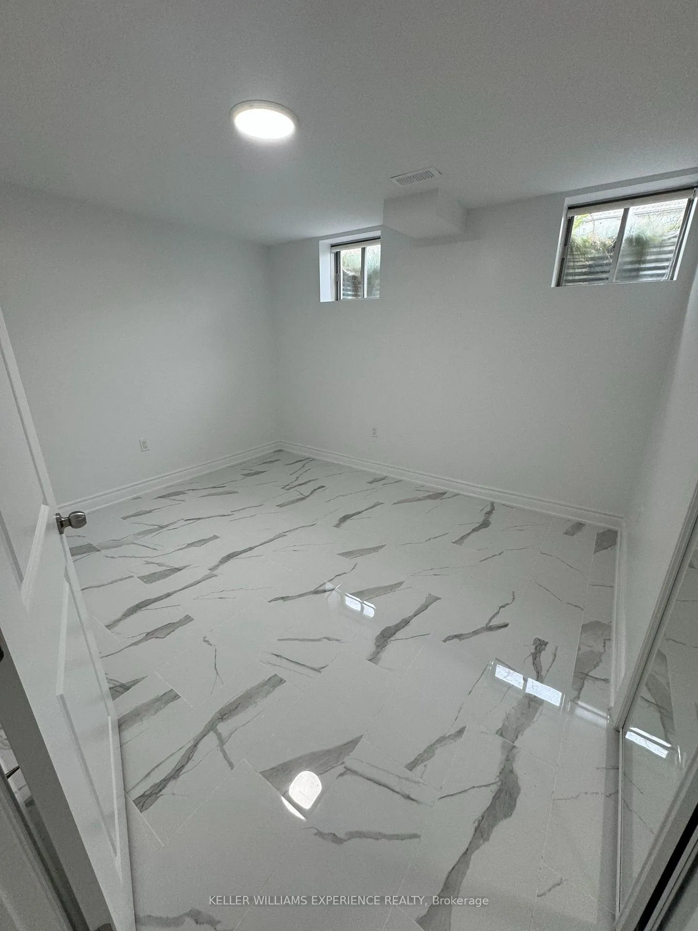Photo 11 of Unit Lower, 29 Paddington Grove, Barrie, Holly — HOMEH
