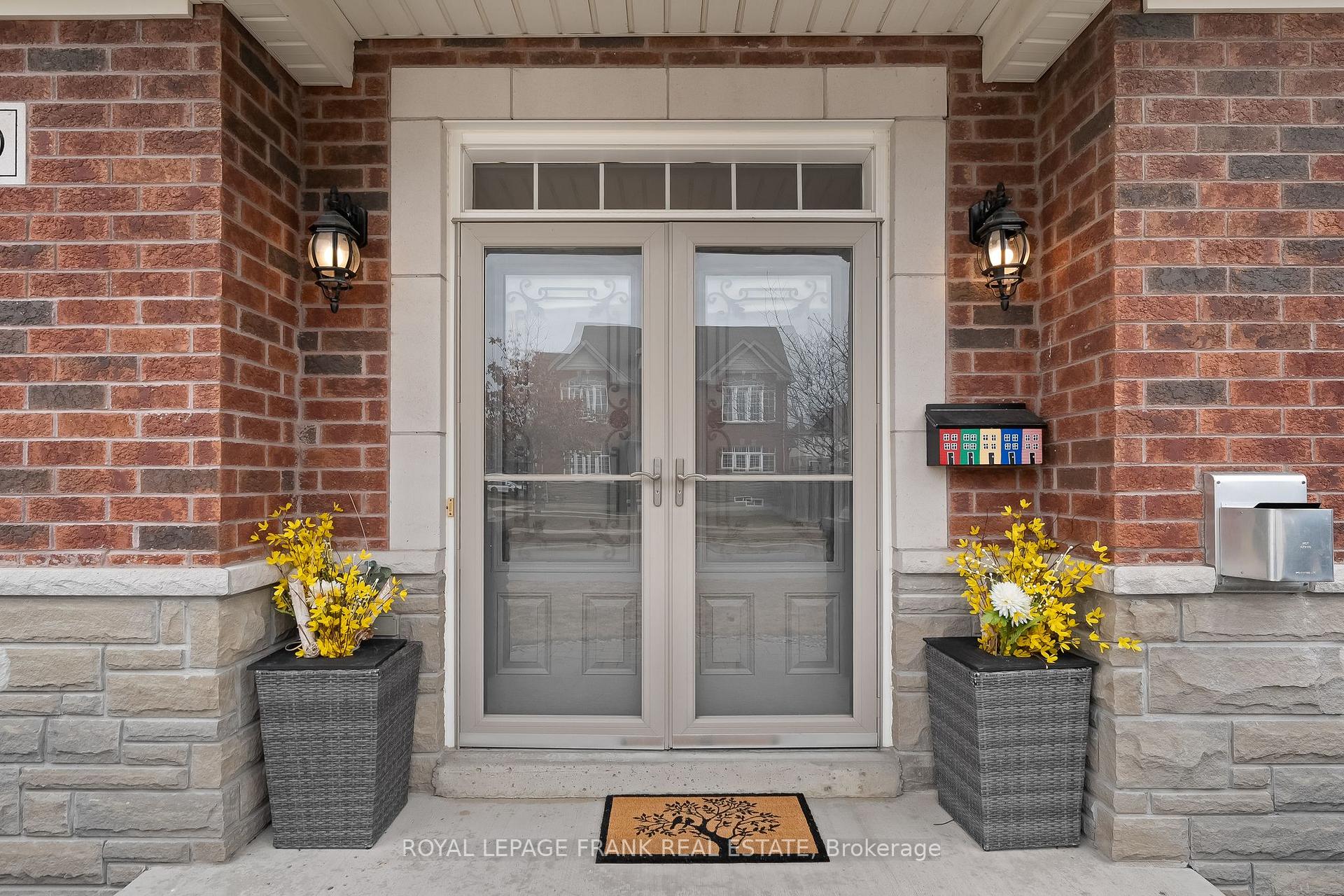 Photo 5 of 110 Piper Crescent, Clarington, Bowmanville — HOMEH