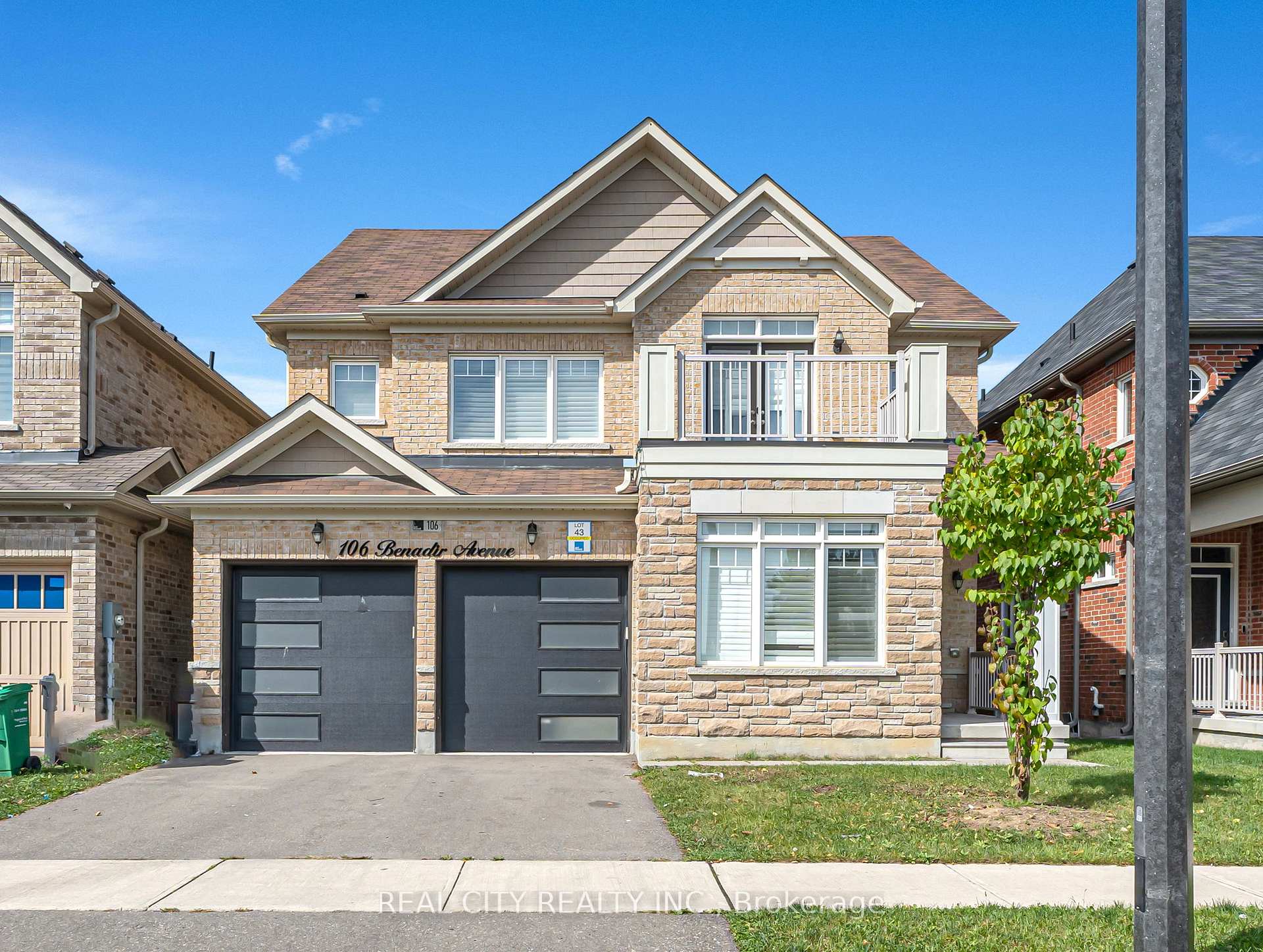 Front of 106 Benadir Avenue