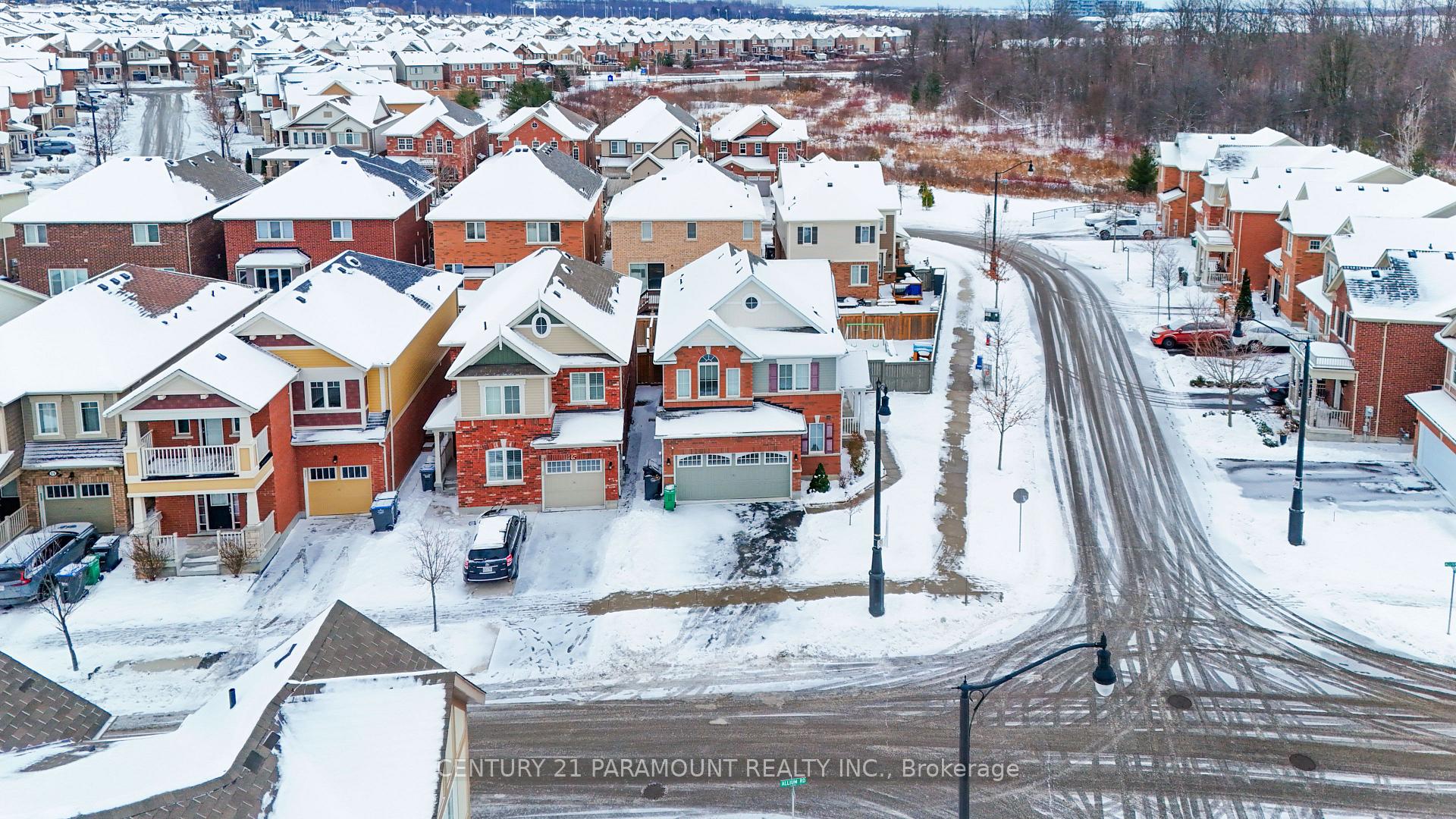 Photo 4 of 39 Fenchurch Drive, Brampton, Northwest Brampton — HOMEH
