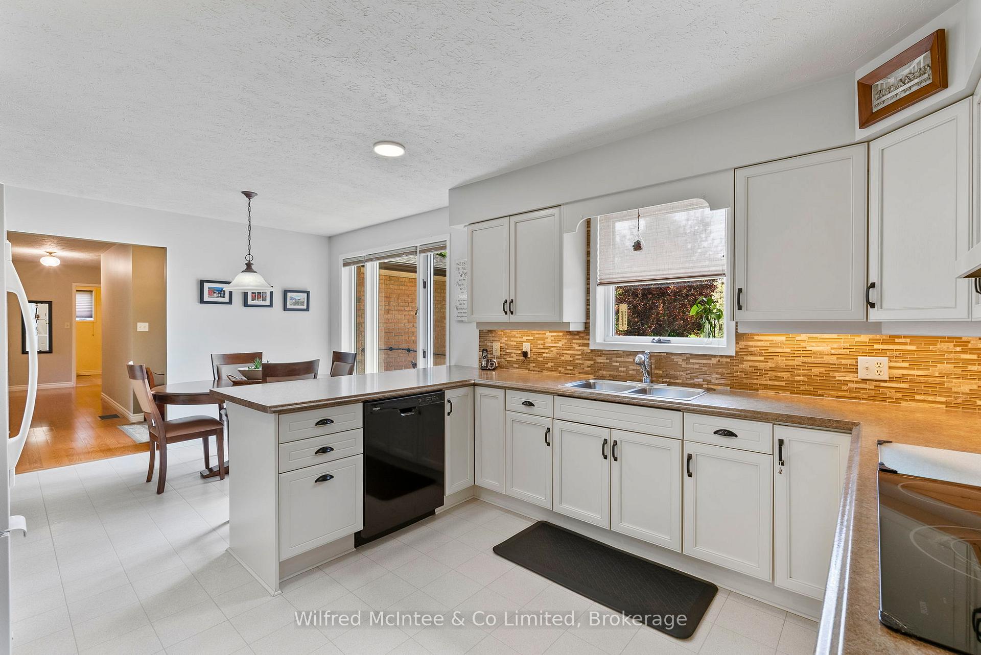 Photo 14 of 30 Geeson Avenue, Brockton — HOMEH