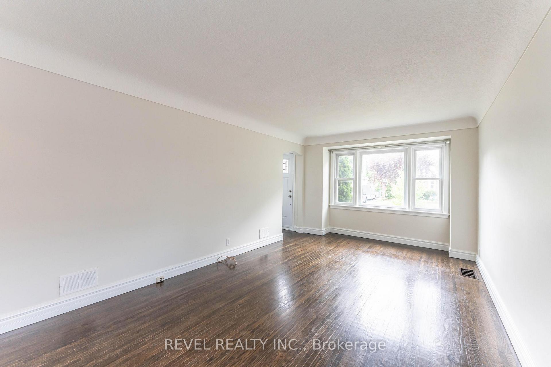 Photo 3 of 9 East 41st Street, Hamilton, Sunninghill — HOMEH