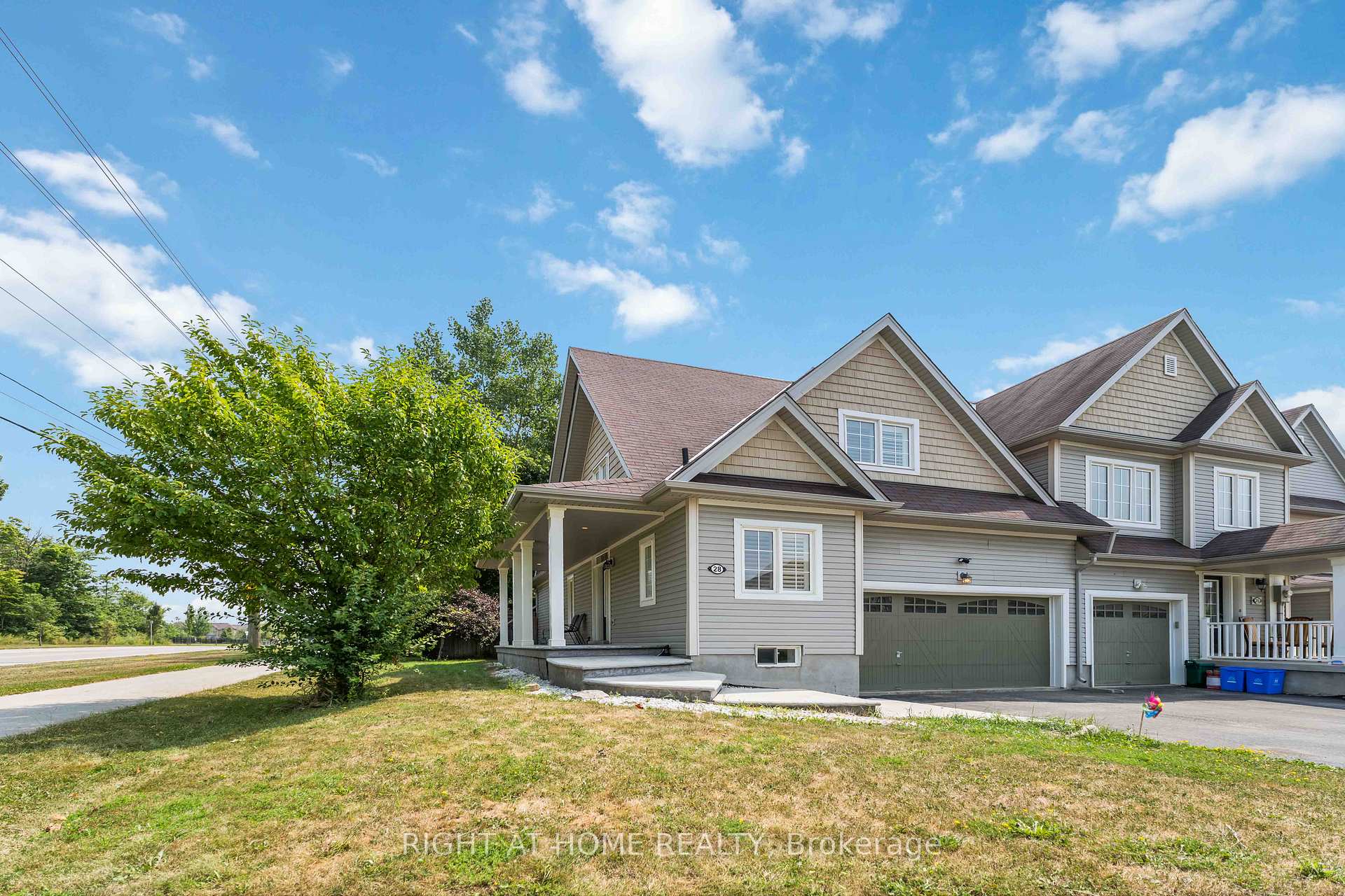 Photo 3 of 28 Lynch Crescent, Hamilton, Binbrook — HOMEH