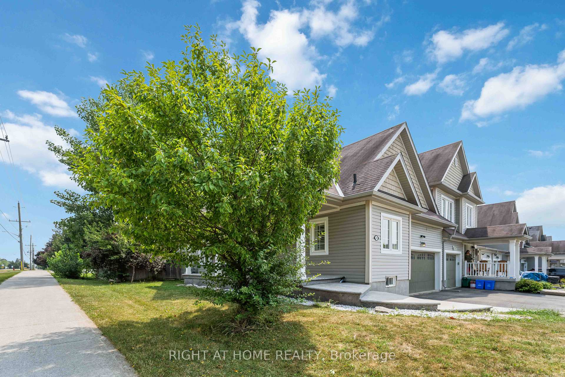 Photo 4 of 28 Lynch Crescent, Hamilton, Binbrook — HOMEH