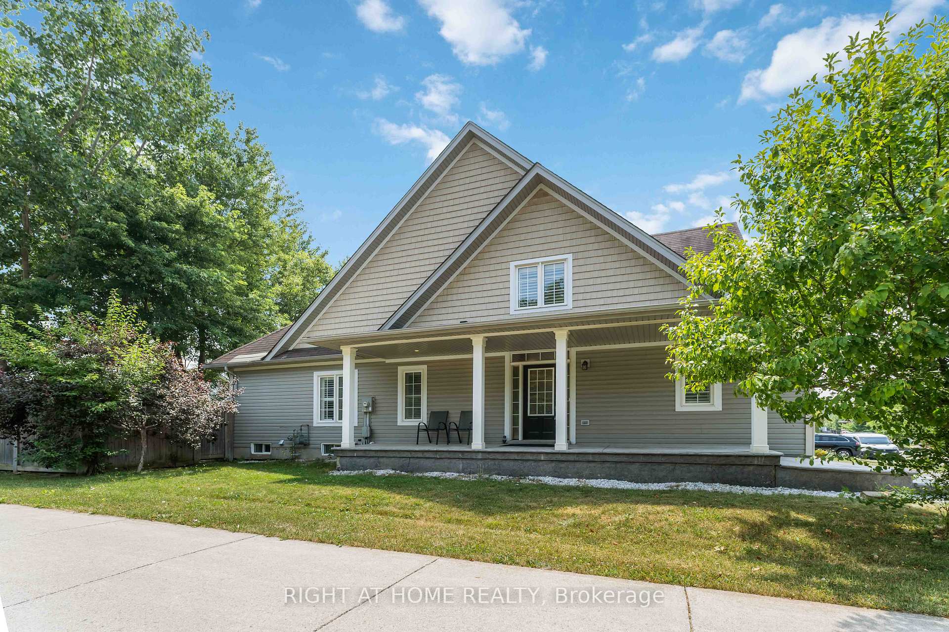 Photo 6 of 28 Lynch Crescent, Hamilton, Binbrook — HOMEH