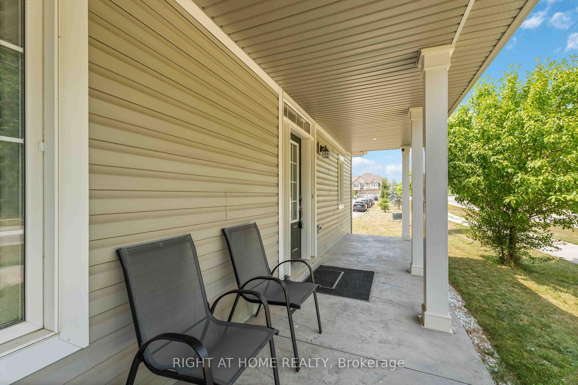 Photo 8 of 28 Lynch Crescent, Hamilton, Binbrook — HOMEH