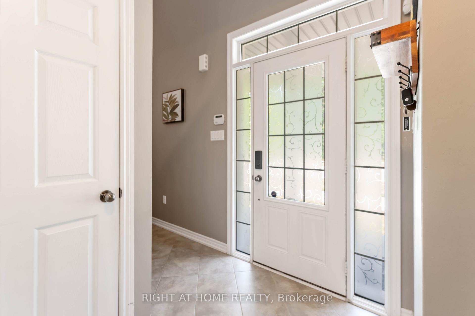 Photo 10 of 28 Lynch Crescent, Hamilton, Binbrook — HOMEH