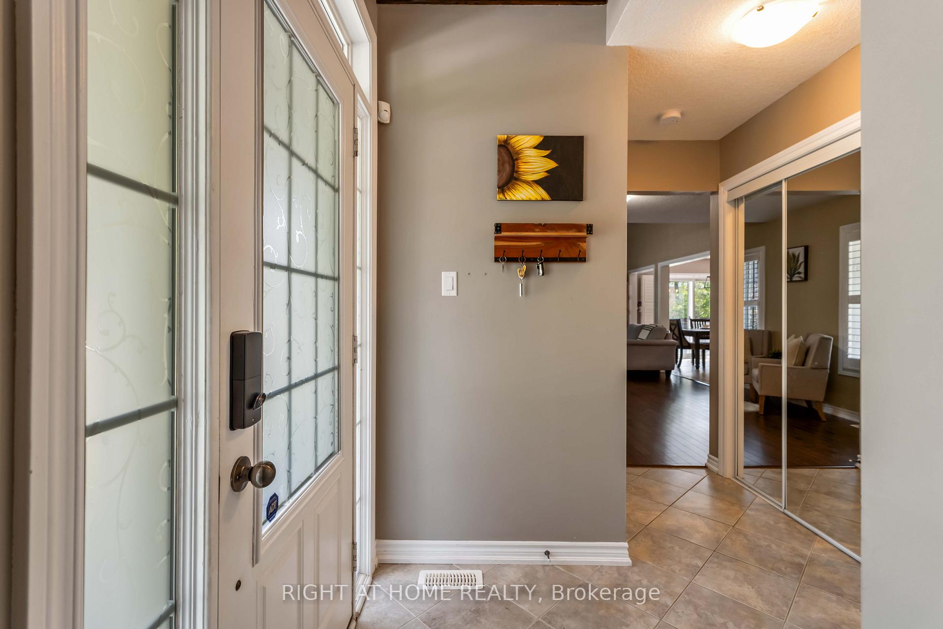 Photo 11 of 28 Lynch Crescent, Hamilton, Binbrook — HOMEH