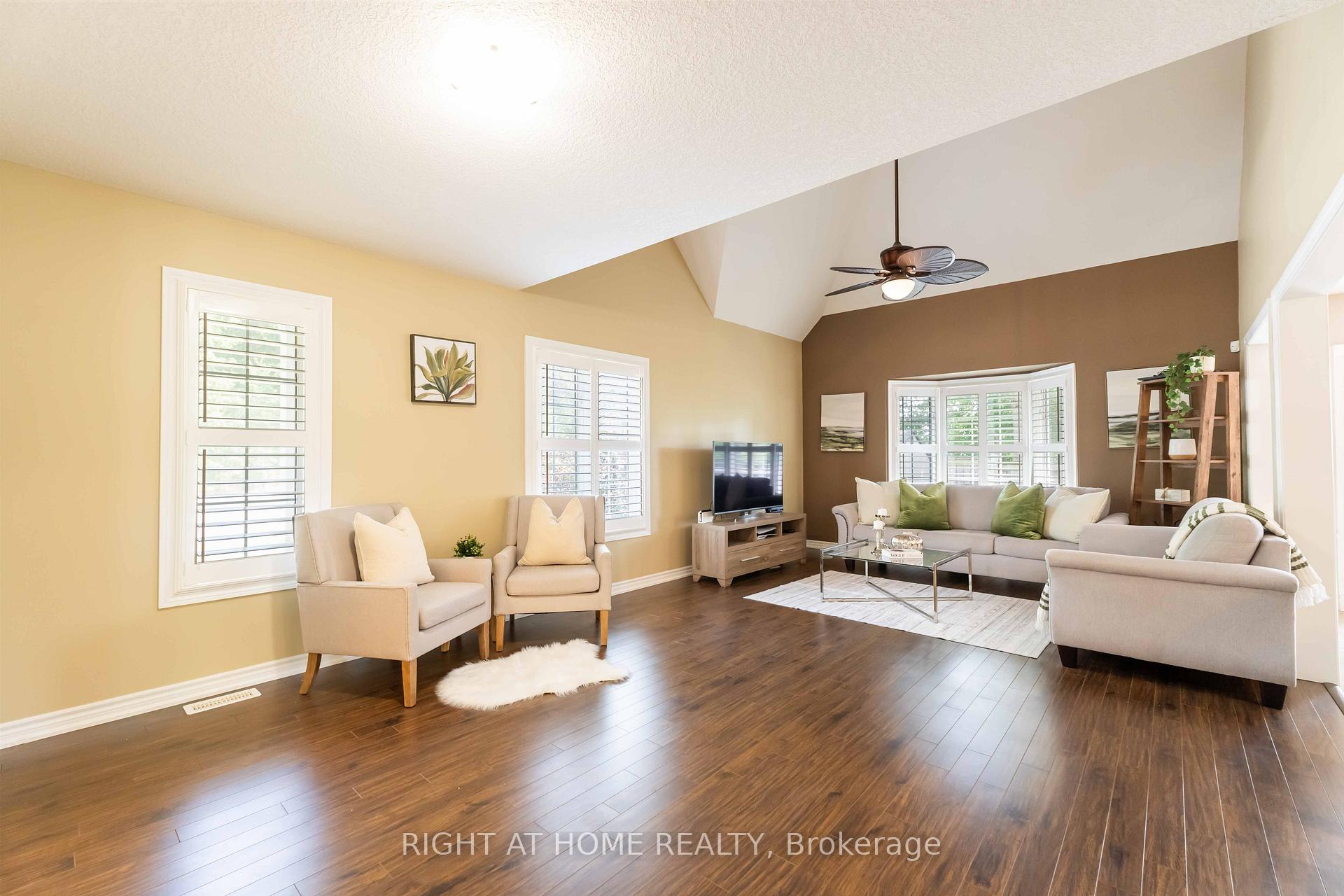 Photo 13 of 28 Lynch Crescent, Hamilton, Binbrook — HOMEH