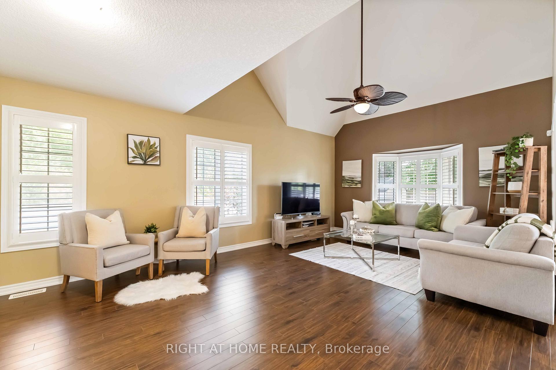 Photo 14 of 28 Lynch Crescent, Hamilton, Binbrook — HOMEH