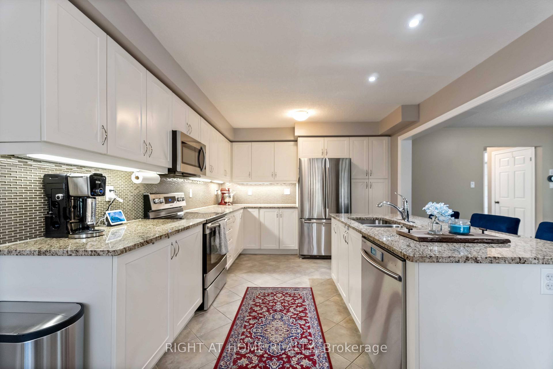 Photo 19 of 28 Lynch Crescent, Hamilton, Binbrook — HOMEH