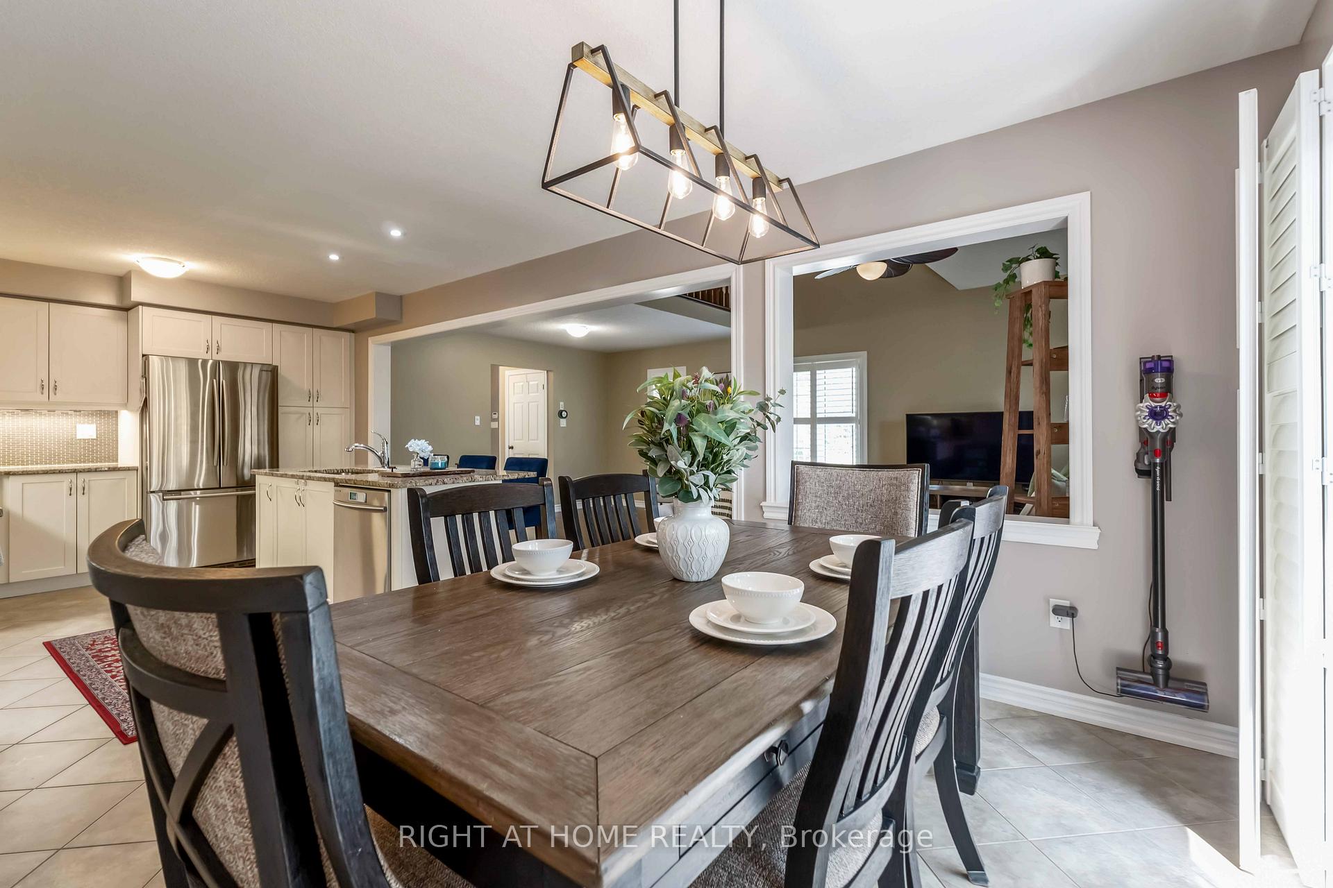 Photo 21 of 28 Lynch Crescent, Hamilton, Binbrook — HOMEH