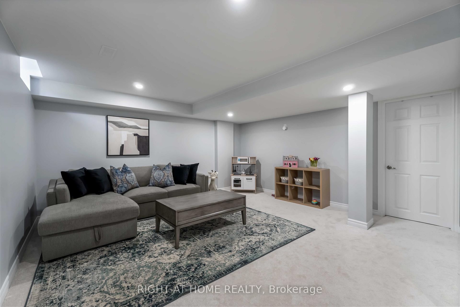 Photo 37 of 28 Lynch Crescent, Hamilton, Binbrook — HOMEH