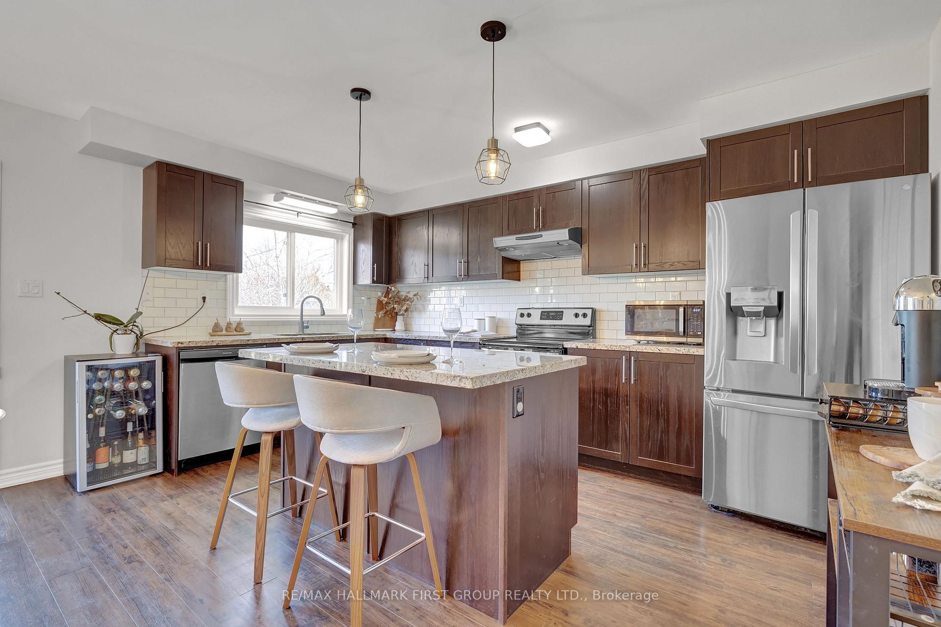 Photo 12 of 85 Markham Trail, Clarington, Bowmanville — HOMEH