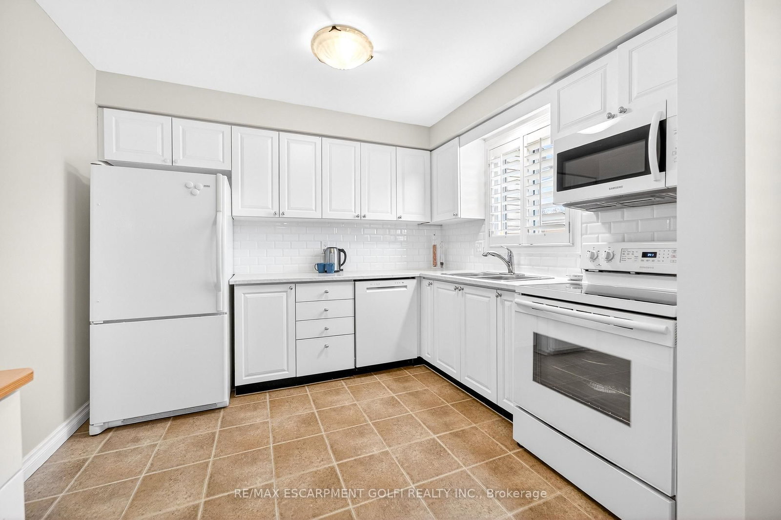 Photo 5 of Unit 47, 386 Highland Rd W, Hamilton, Stoney Creek Mountain — HOMEH