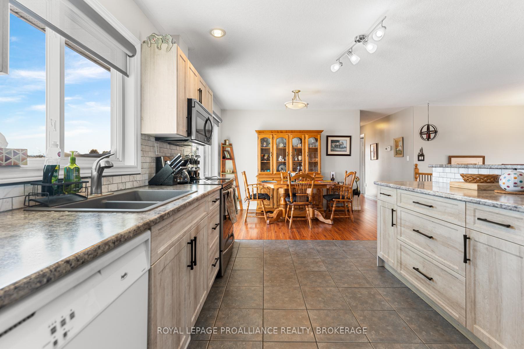 Photo 9 of 3242 Stage Coach Road, Frontenac, Frontenac South — HOMEH