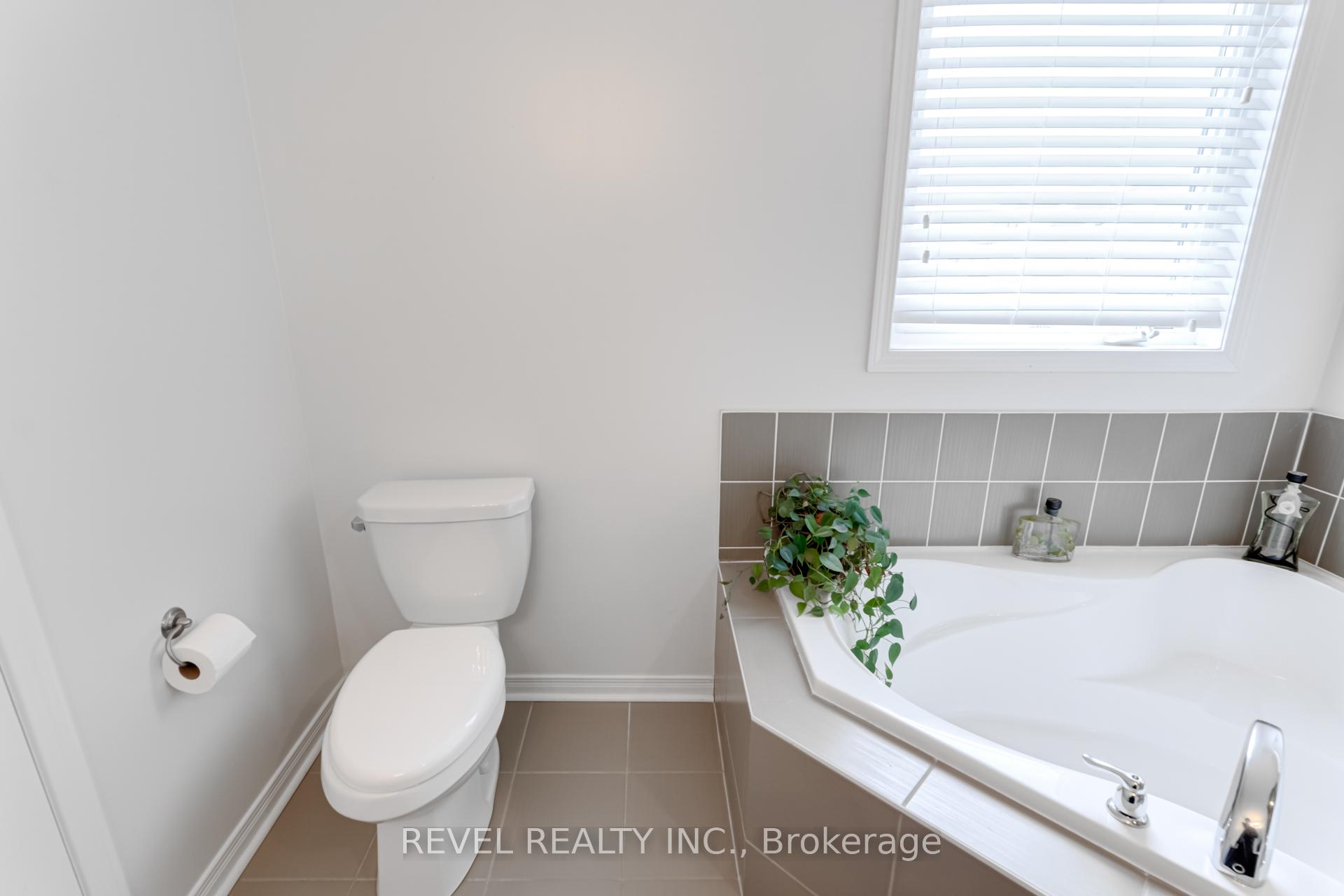 Photo 15 of 114 Edwin Carr Street, Clarington, Bowmanville — HOMEH