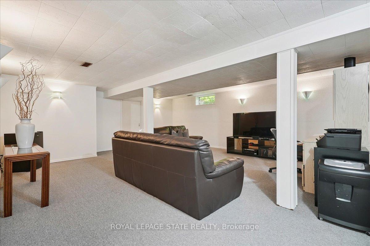 Photo 34 of 16 Stella Court, Hamilton, Fessenden — HOMEH