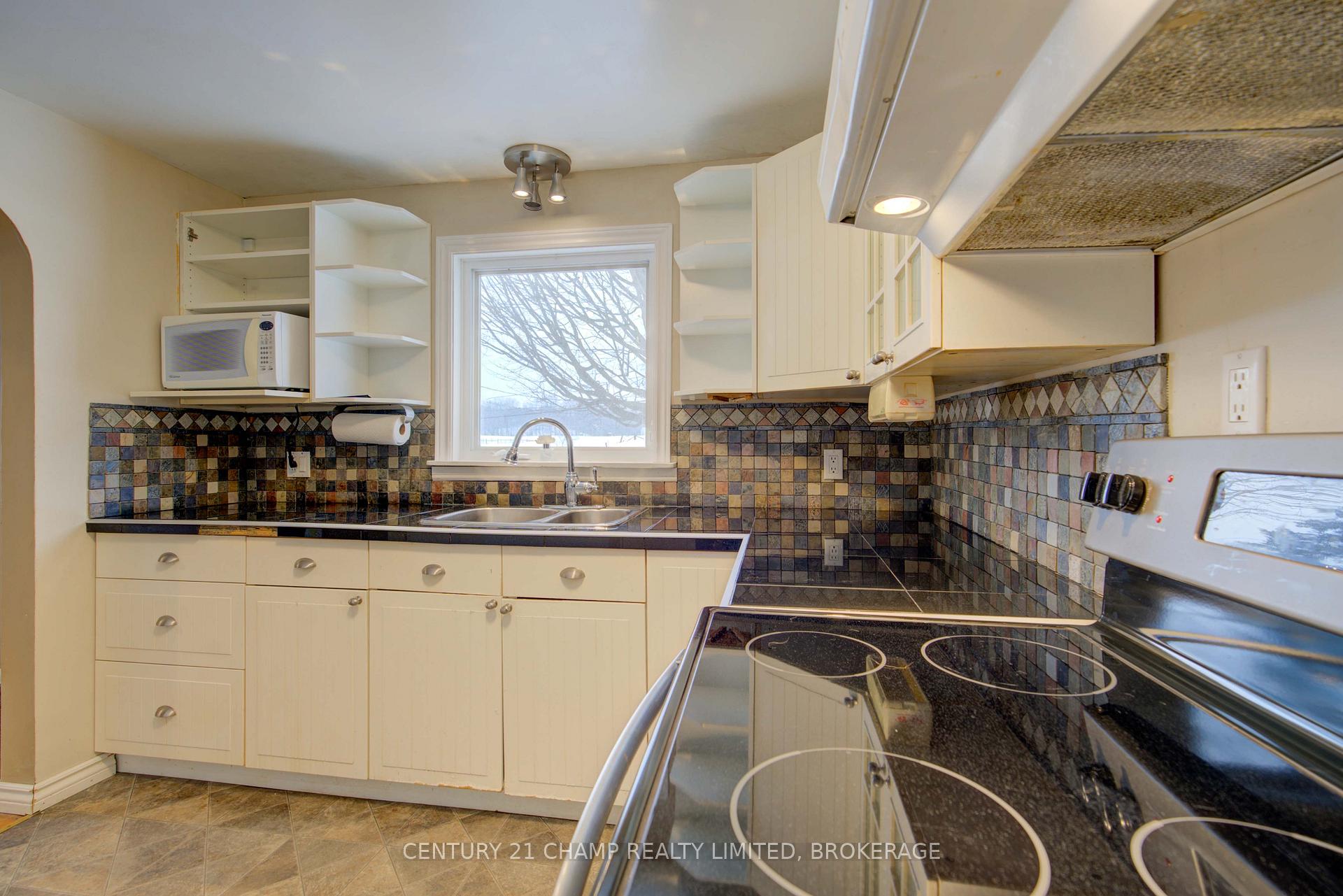 Photo 10 of 7670 38 Road, Frontenac, Frontenac South — HOMEH