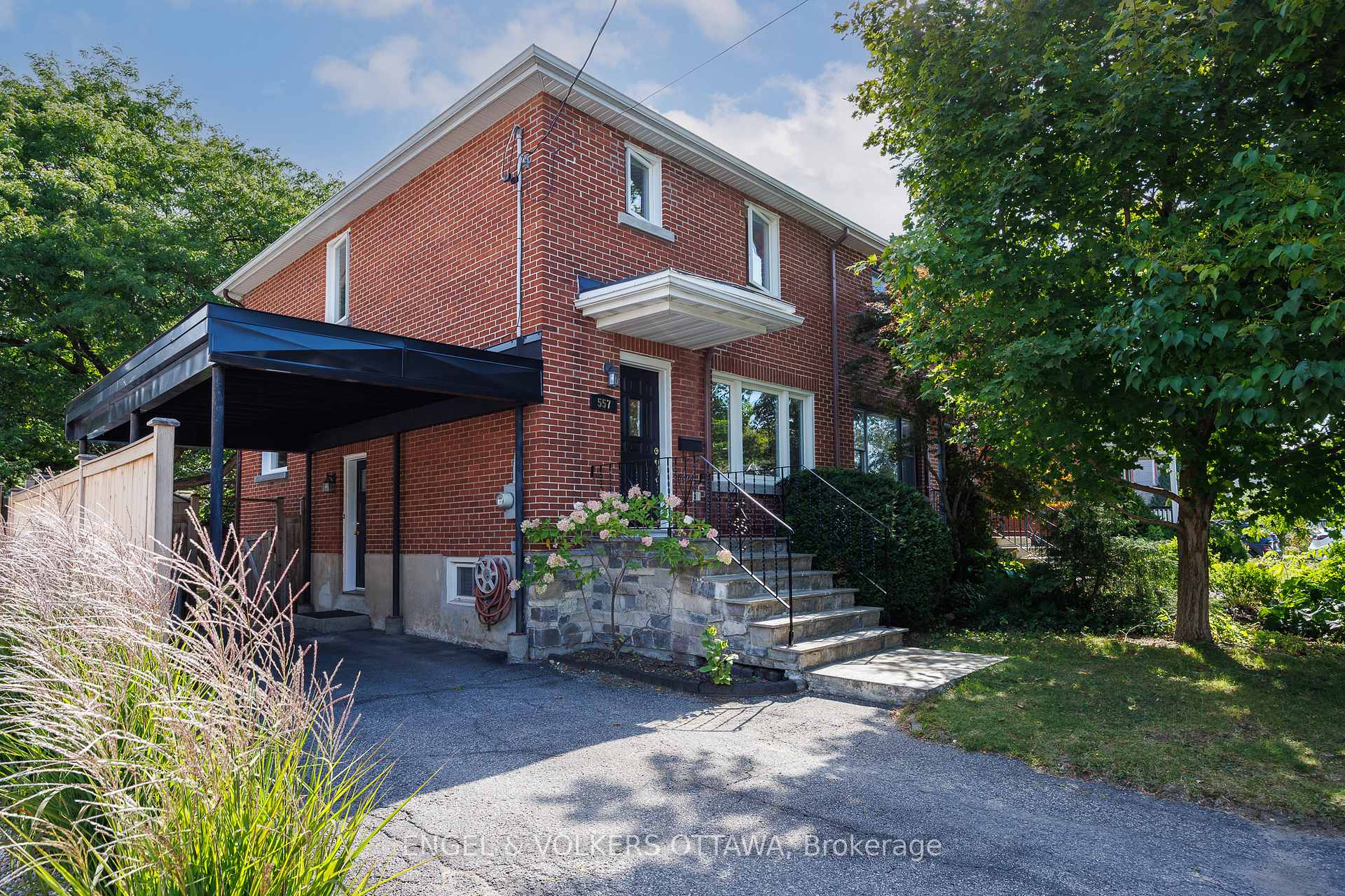 Photo 2 of 557 Roosevelt Avenue, Ottawa, McKellar/Highland — HOMEH