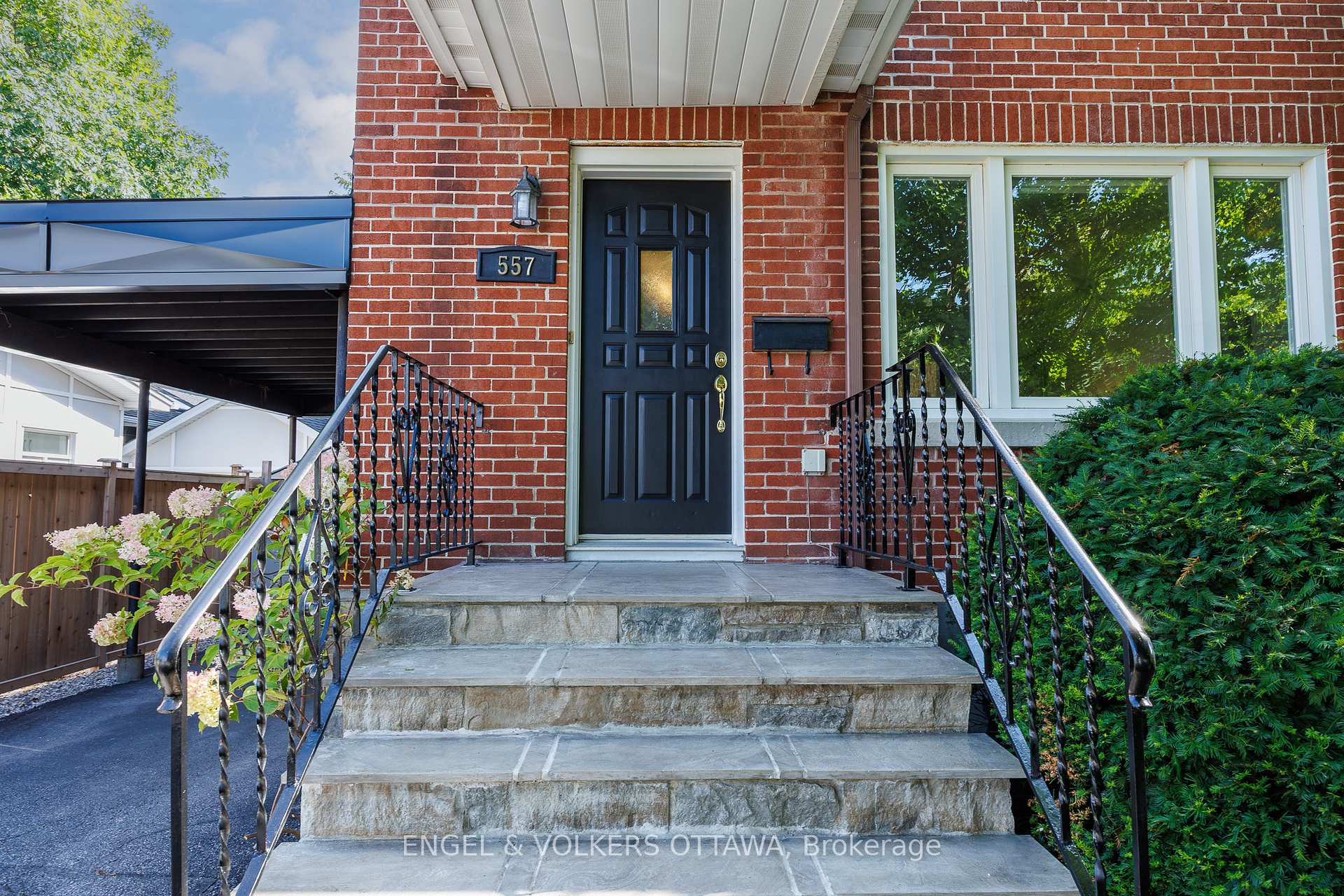 Photo 3 of 557 Roosevelt Avenue, Ottawa, McKellar/Highland — HOMEH