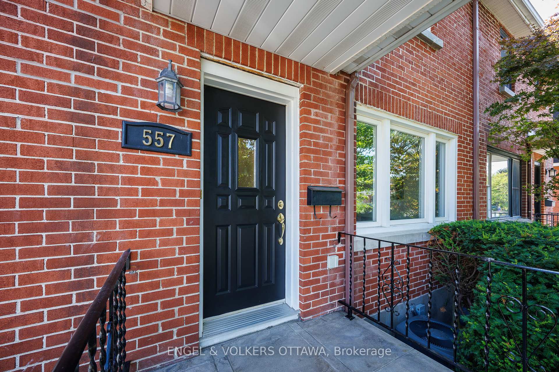 Photo 4 of 557 Roosevelt Avenue, Ottawa, McKellar/Highland — HOMEH