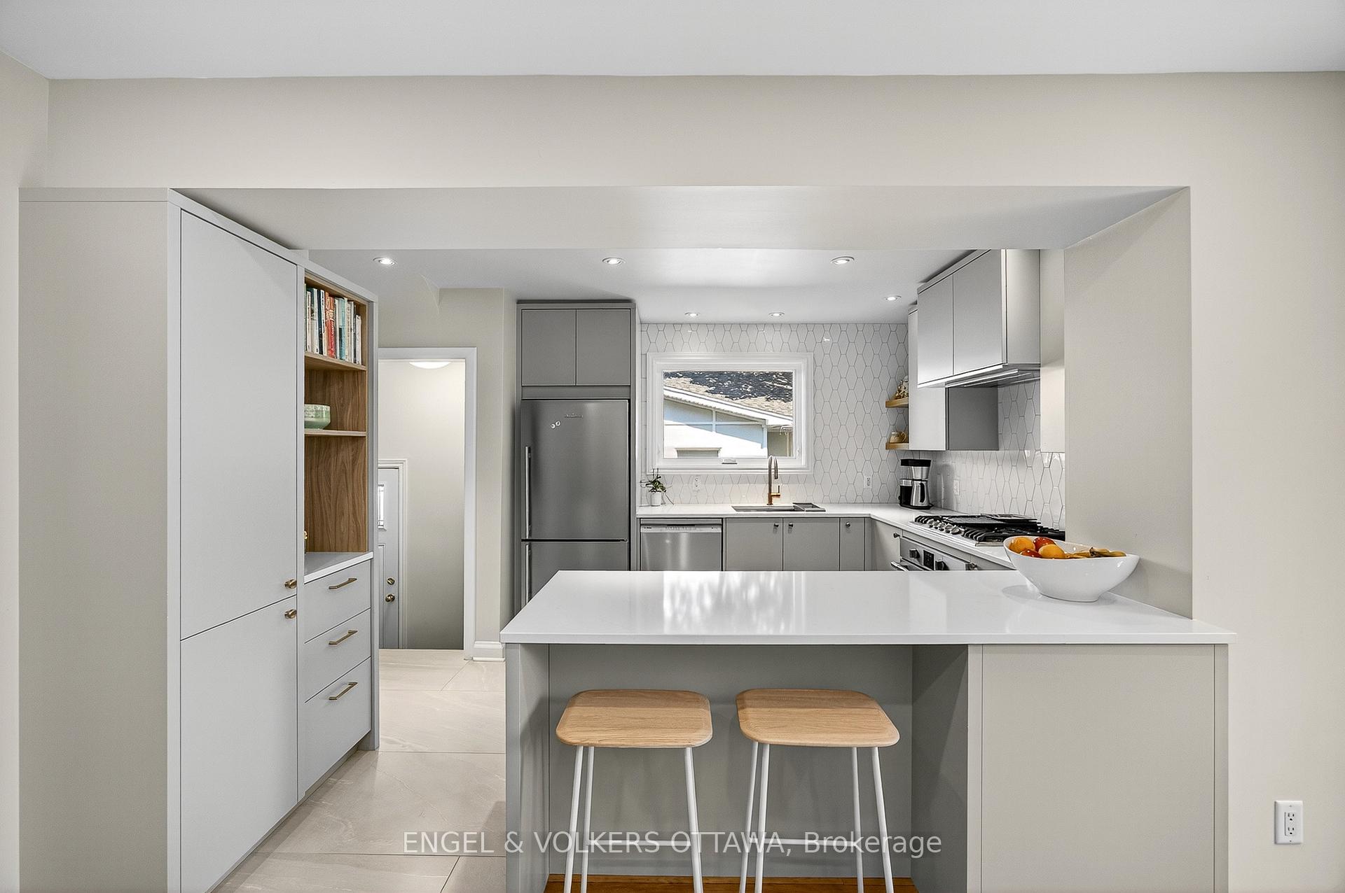 Photo 15 of 557 Roosevelt Avenue, Ottawa, McKellar/Highland — HOMEH