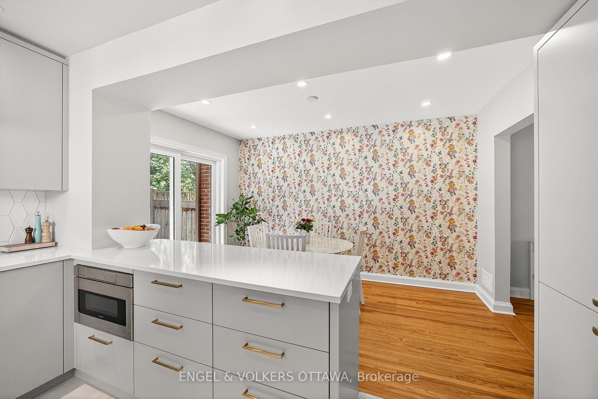Photo 16 of 557 Roosevelt Avenue, Ottawa, McKellar/Highland — HOMEH