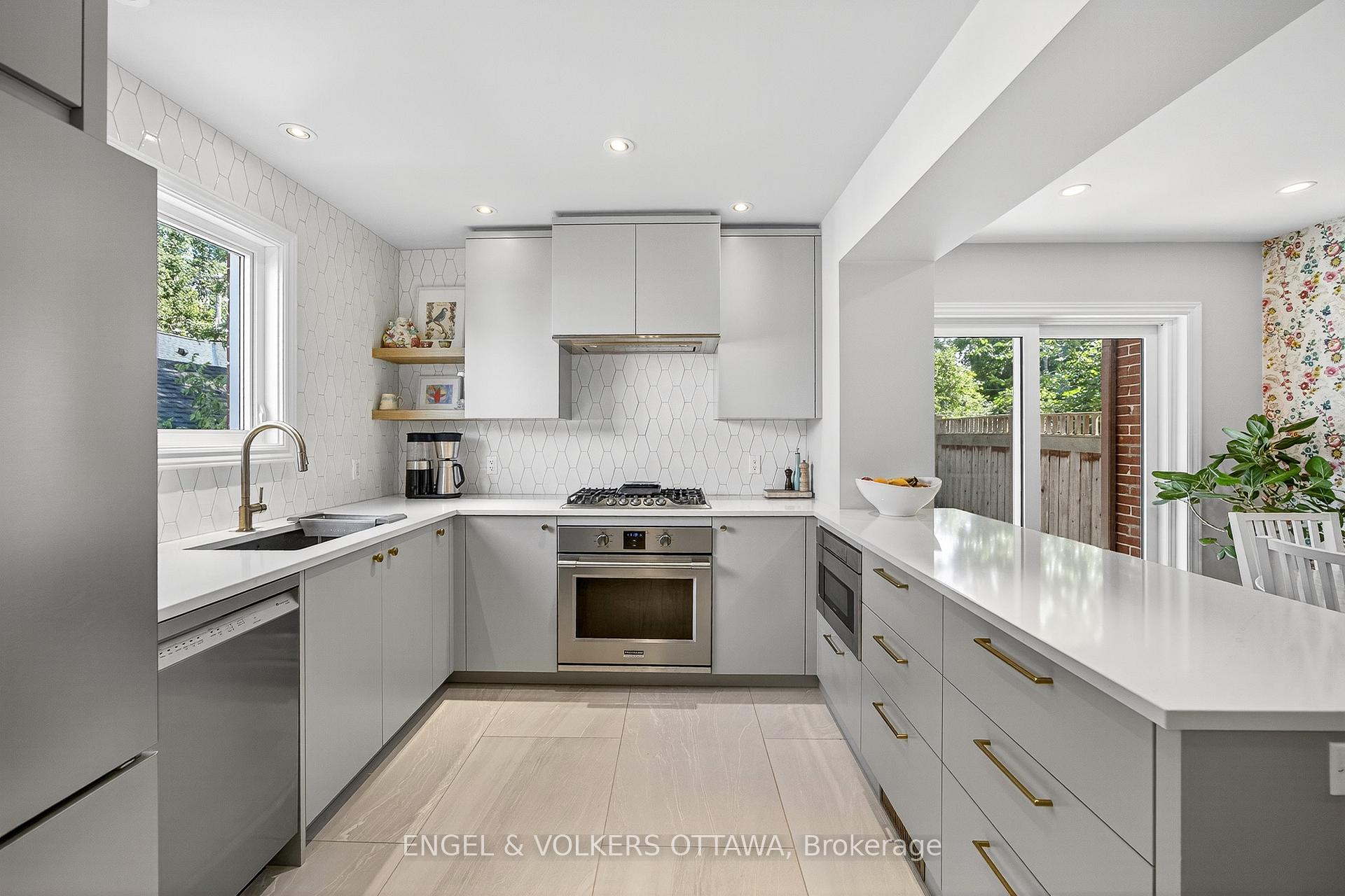 Photo 17 of 557 Roosevelt Avenue, Ottawa, McKellar/Highland — HOMEH