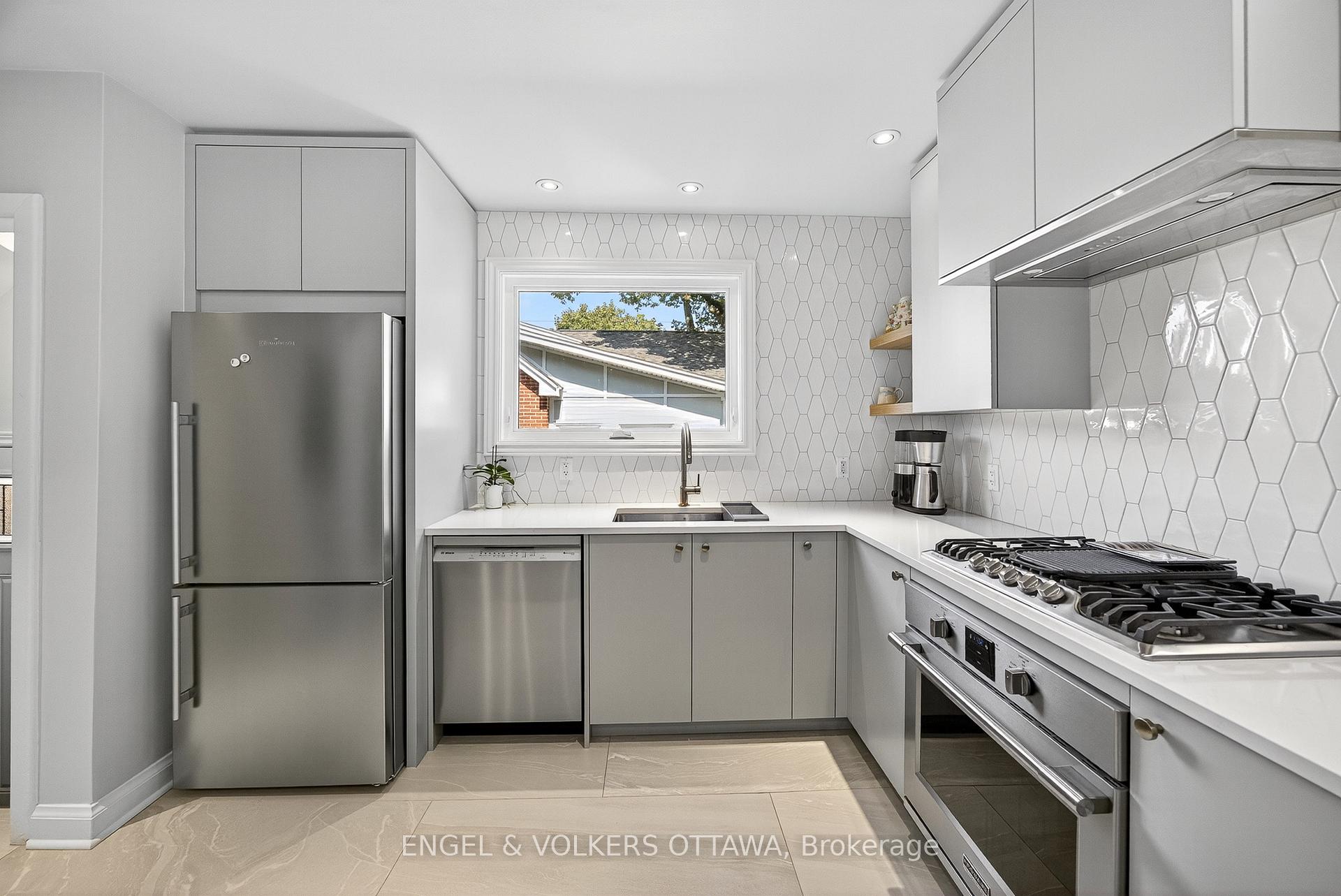 Photo 18 of 557 Roosevelt Avenue, Ottawa, McKellar/Highland — HOMEH