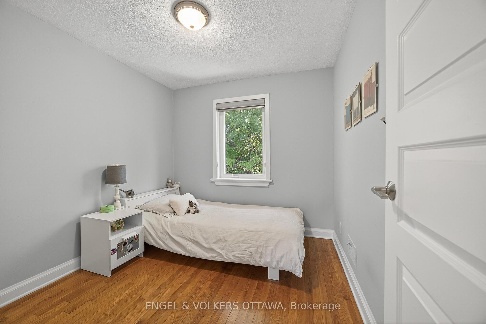 Photo 24 of 557 Roosevelt Avenue, Ottawa, McKellar/Highland — HOMEH