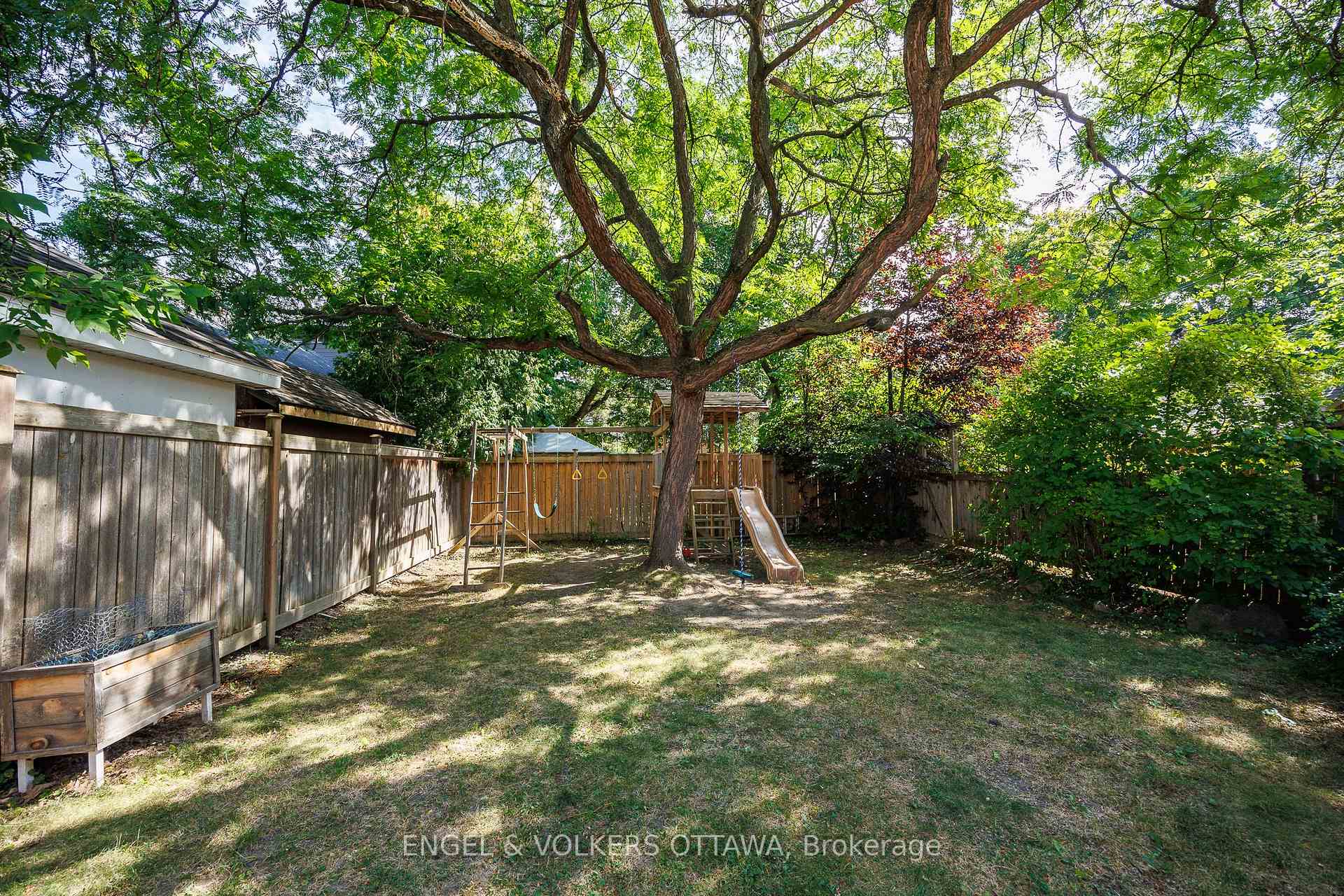 Photo 45 of 557 Roosevelt Avenue, Ottawa, McKellar/Highland — HOMEH