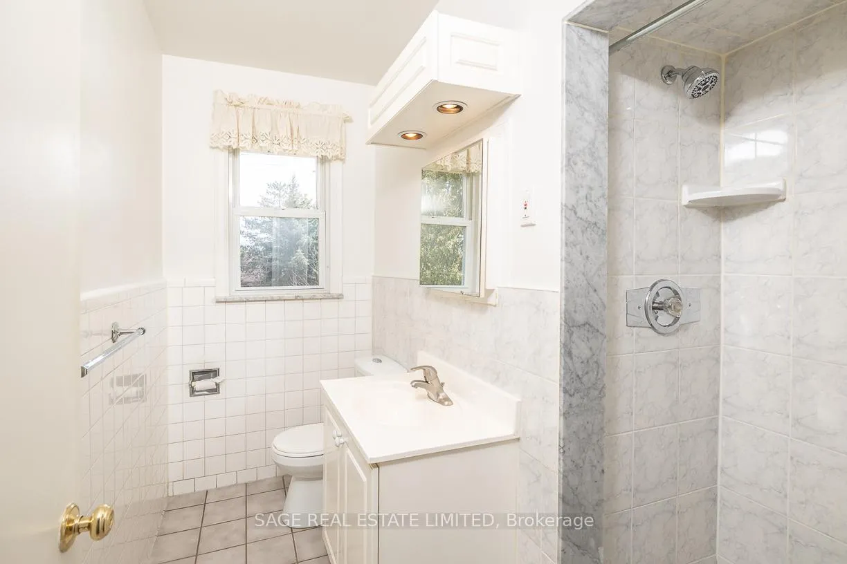 Photo 9 of 47 Ravensbourne Crescent, Etobicoke, Princess-Rosethorn — HOMEH