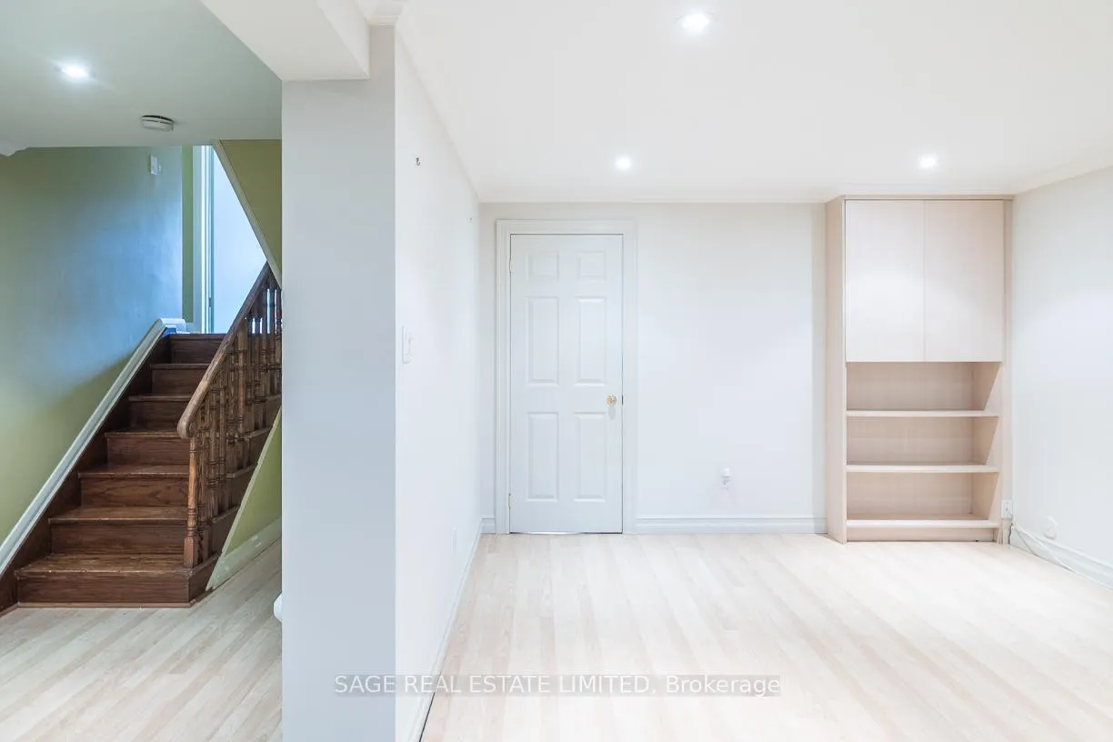 Photo 14 of 47 Ravensbourne Crescent, Etobicoke, Princess-Rosethorn — HOMEH
