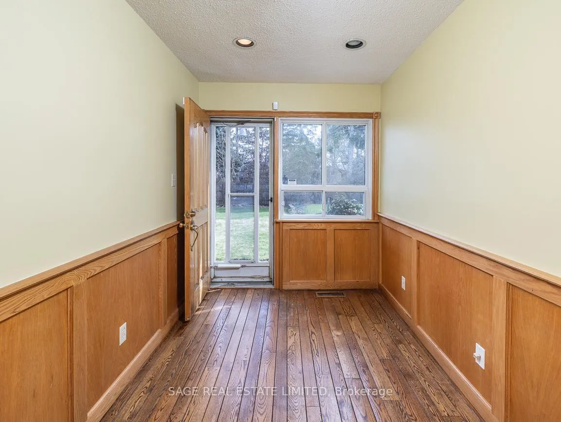 Photo 15 of 47 Ravensbourne Crescent, Etobicoke, Princess-Rosethorn — HOMEH